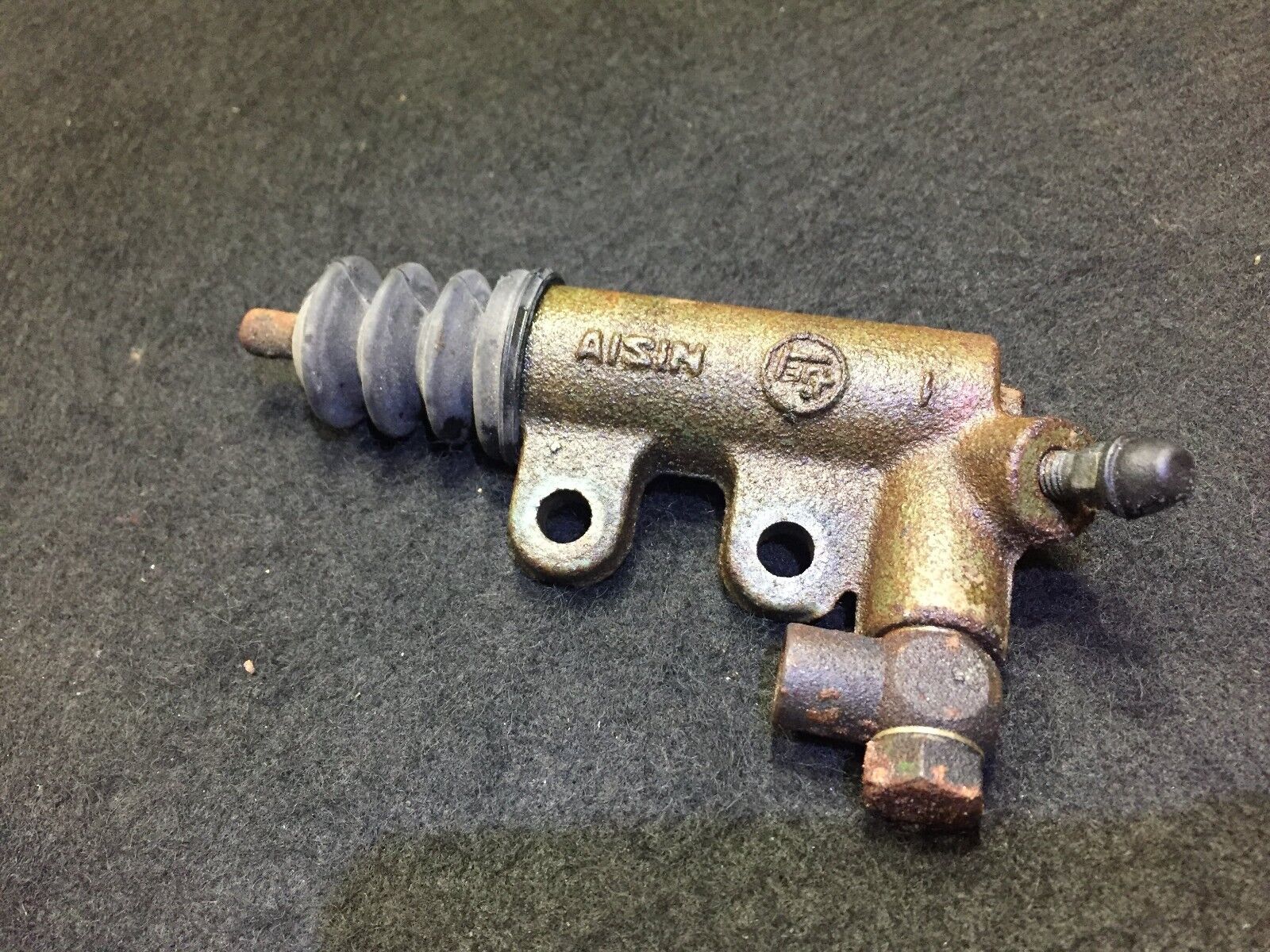 04 05 06 Scion XA Clutch Slave Cylinder Replacement 31470-52011 OEM D18 - Perfect for Manual Transmission Repair & Performance Upgrades