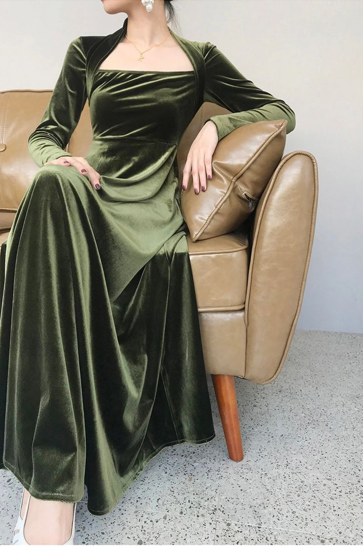 Elegant Long Sleeve Green Velvet Prom Dress - A-Line Evening Gown for Homecoming, Winter Formal & Special Occasions | Perfect for Parties, Dances & Black Tie Events