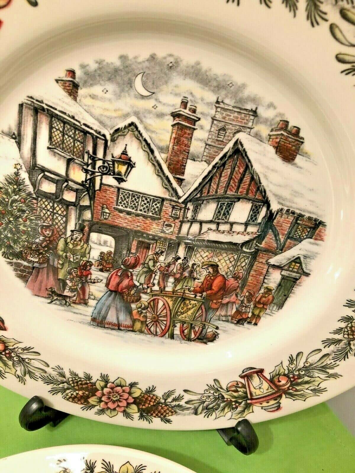 Festive Christmas Dinnerware Set of 4 Plates - Holiday Dinner Plates for Family Gatherings & Party Decorations