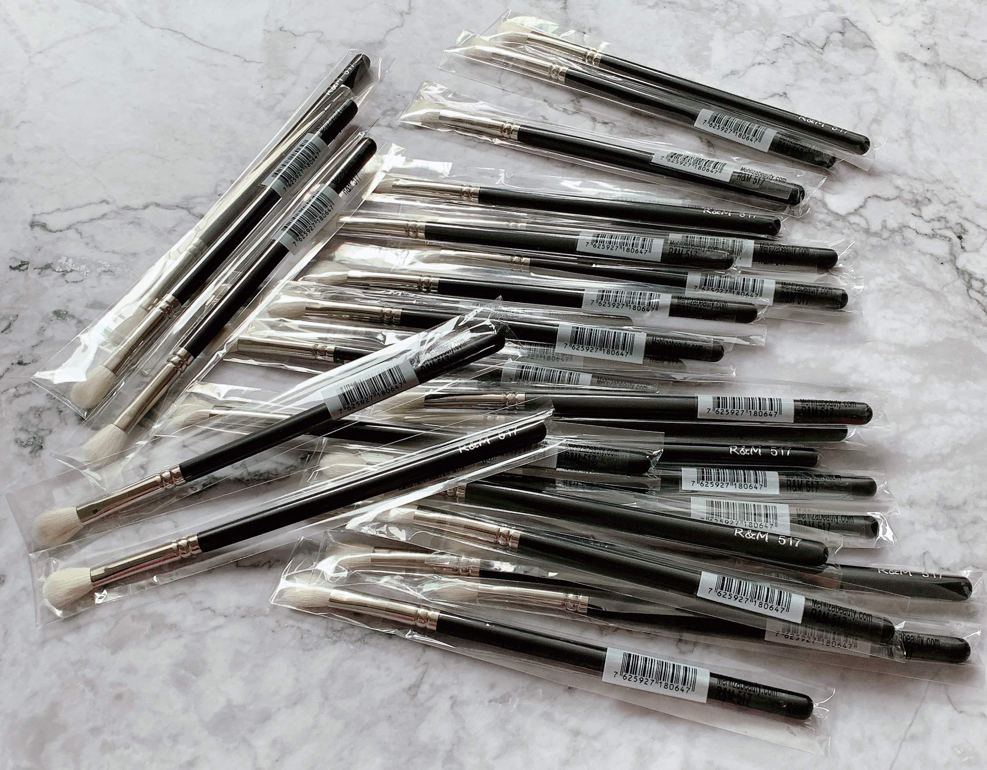 R&M 517 Ultra Soft Eyeshadow Blending Brush - Professional Makeup Artist Tool for Crease & Blending