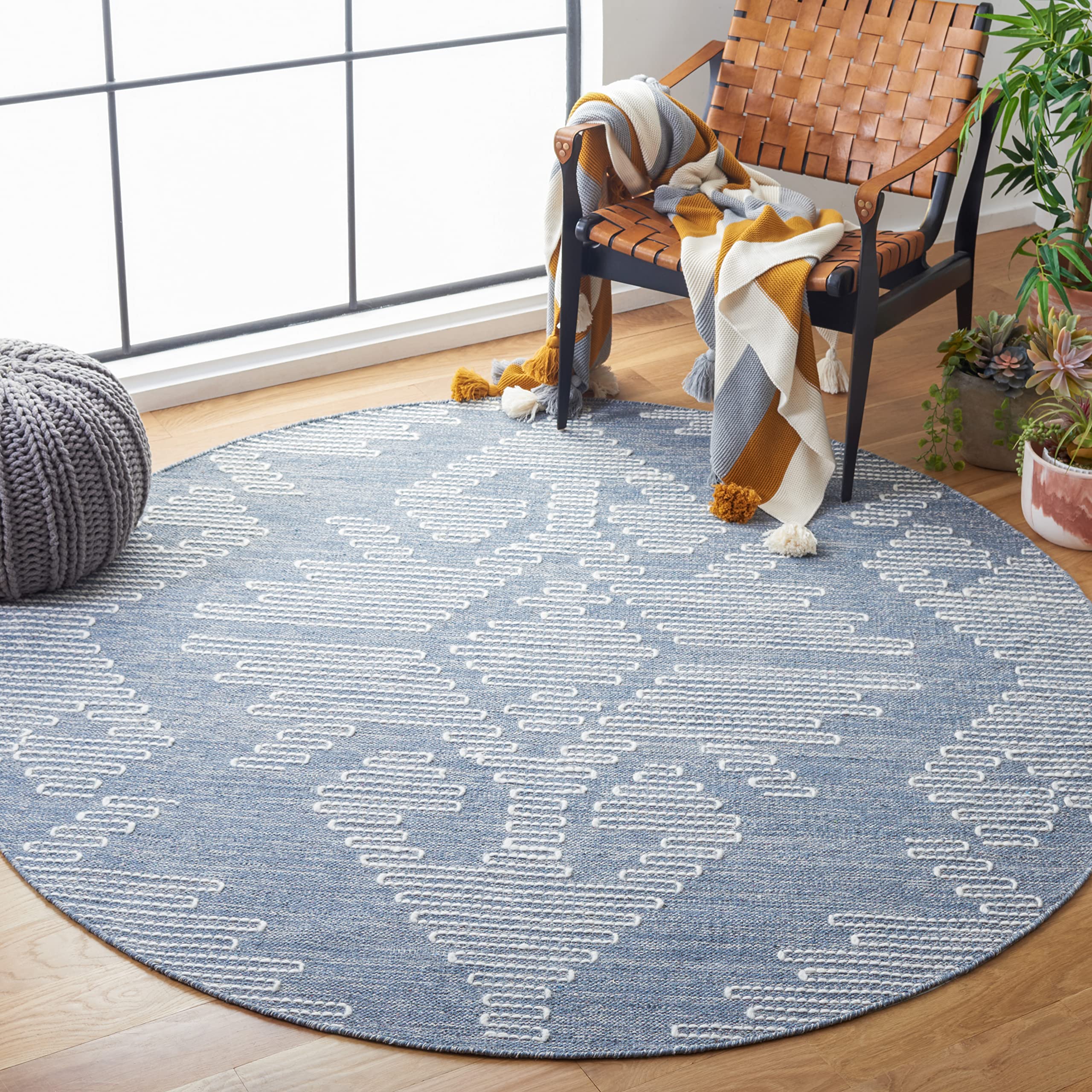 SAFAVIEH Kilim Collection 6' Round Blue & Ivory Handmade Cotton Area Rug - Perfect for Entryway, Foyer, Living Room, Bedroom & Kitchen Decor