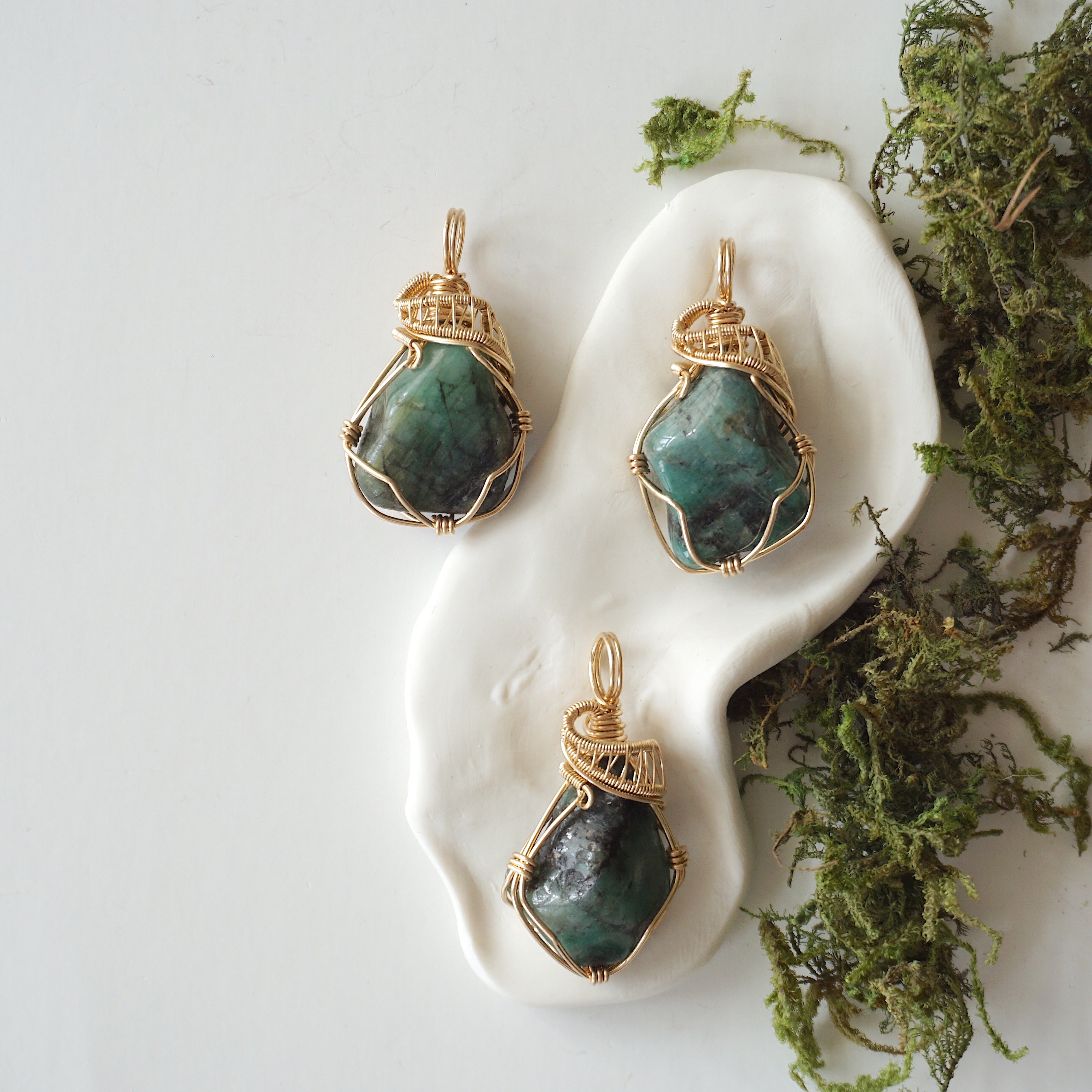 14K Gold Filled Raw Emerald Necklace - Natural Gemstone Jewelry for Women, Gift for Her, Perfect for Weddings, Parties & Special Occasions