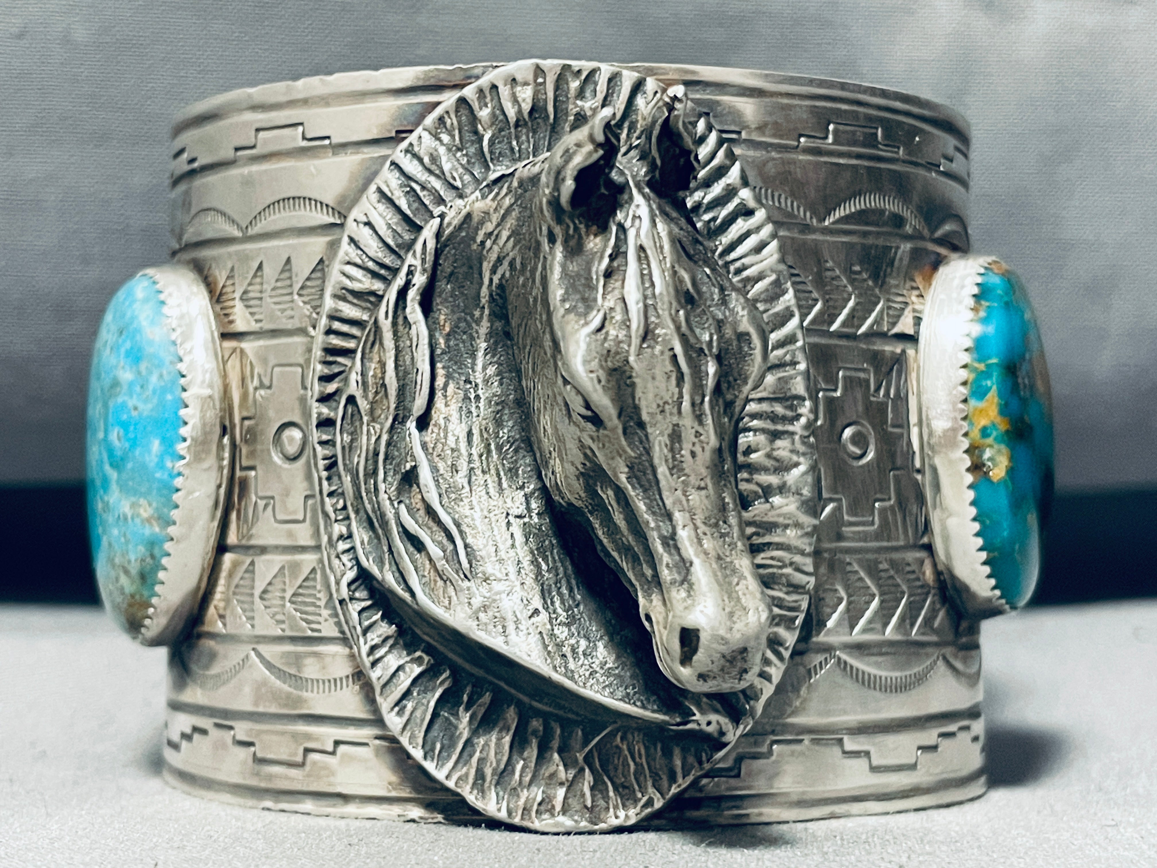 168g Native American Navajo Turquoise Sterling Silver Horse Portrait Bracelet - Handmade Southwest Jewelry for Women, Boho Chic Accessories for Casual & Festival Wear