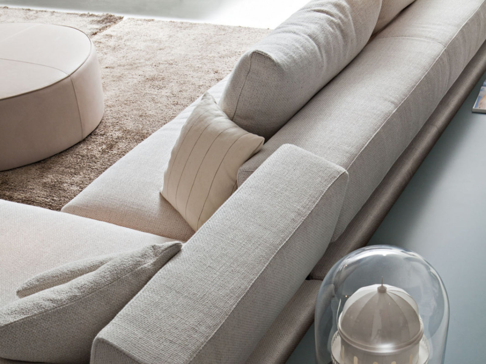 Reversi '14 Sofa - Modern Reversible Sectional Couch for Living Room, Lounge & Home Theater - Comfortable L-Shaped Sofa with Reversible Chaise