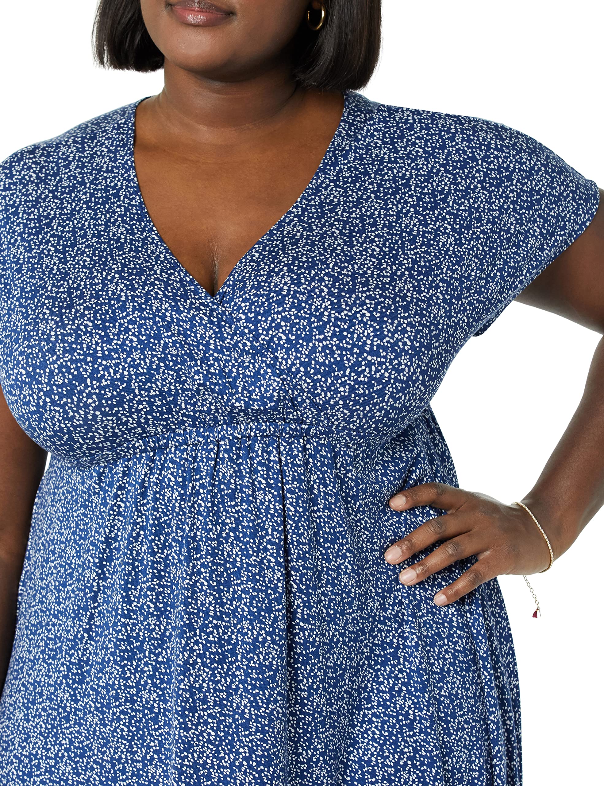 Amazon Essentials Women's Surplice Dress - Flattering Wrap Style, Plus Size Options (S-XL) | Perfect for Office Wear, Date Nights & Summer Vacations