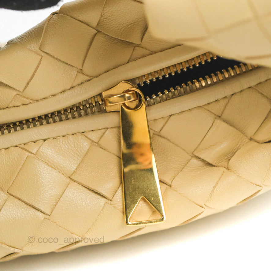 Bottega Veneta Intrecciato Mini Jodie Clutch Bag in Porridge Lambskin with Gold Hardware - Luxury Crossbody Purse for Women, Perfect for Evening Parties & Date Nights