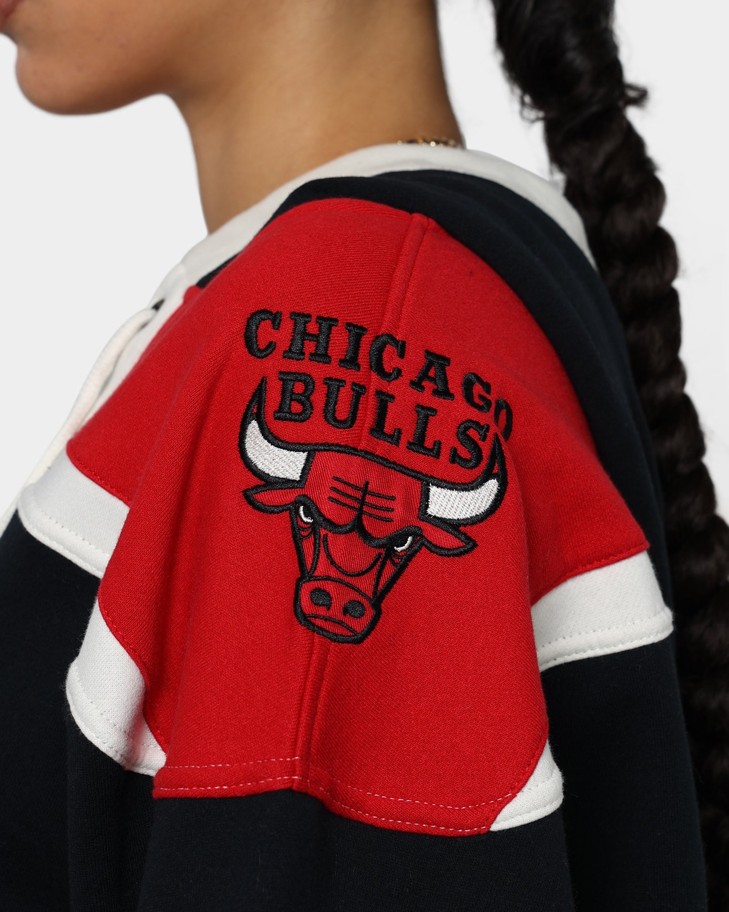 47 Brand Chicago Bulls Superior Lacer Hoodie - Men's NBA Basketball Pullover Sweatshirt (Jet Black/Red) - Perfect for Game Day, Streetwear & Casual Outfits