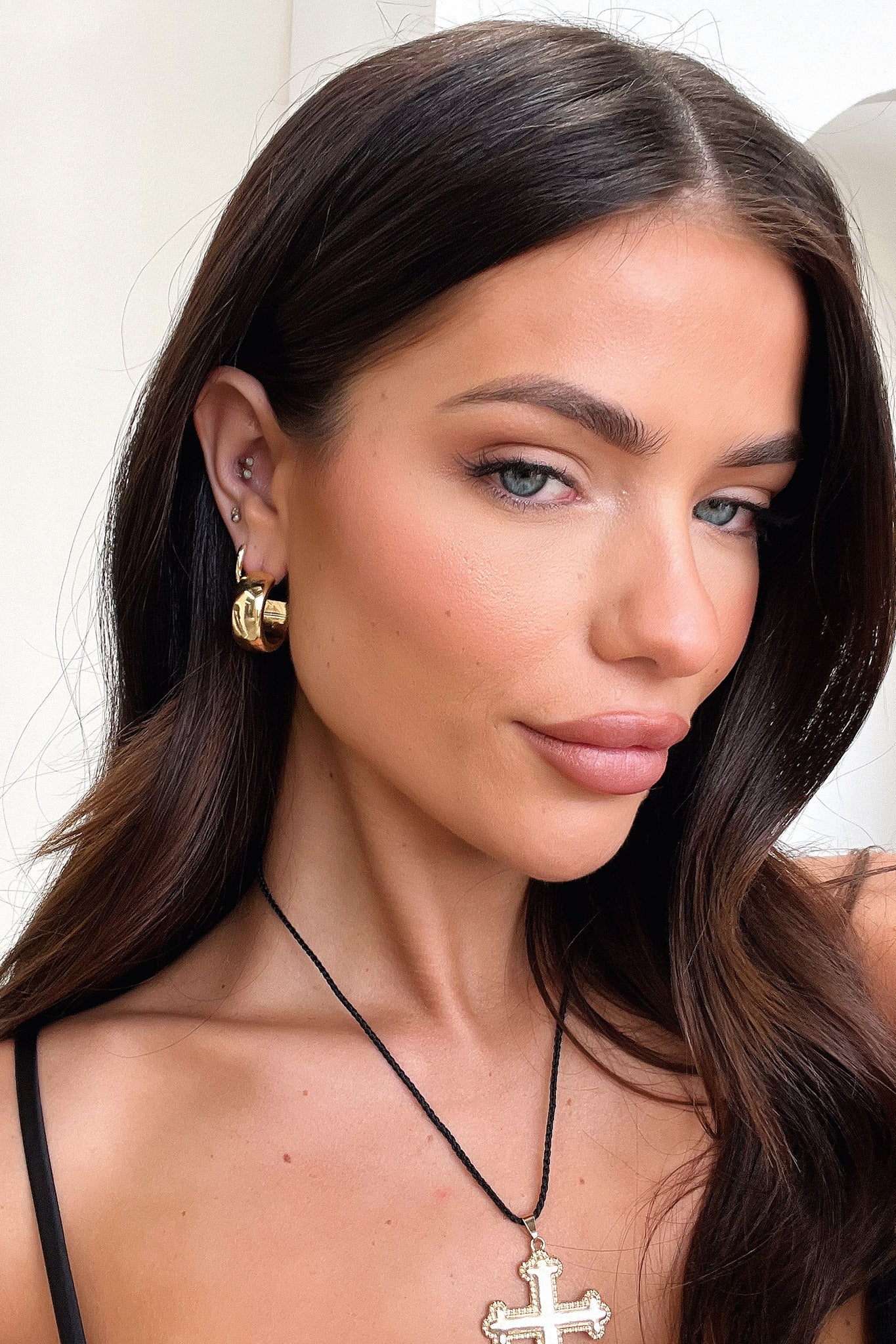 Stylish Akia Gold Hoop Earrings for Women - Trendy Fashion Jewelry Gift for Everyday Wear & Special Occasions