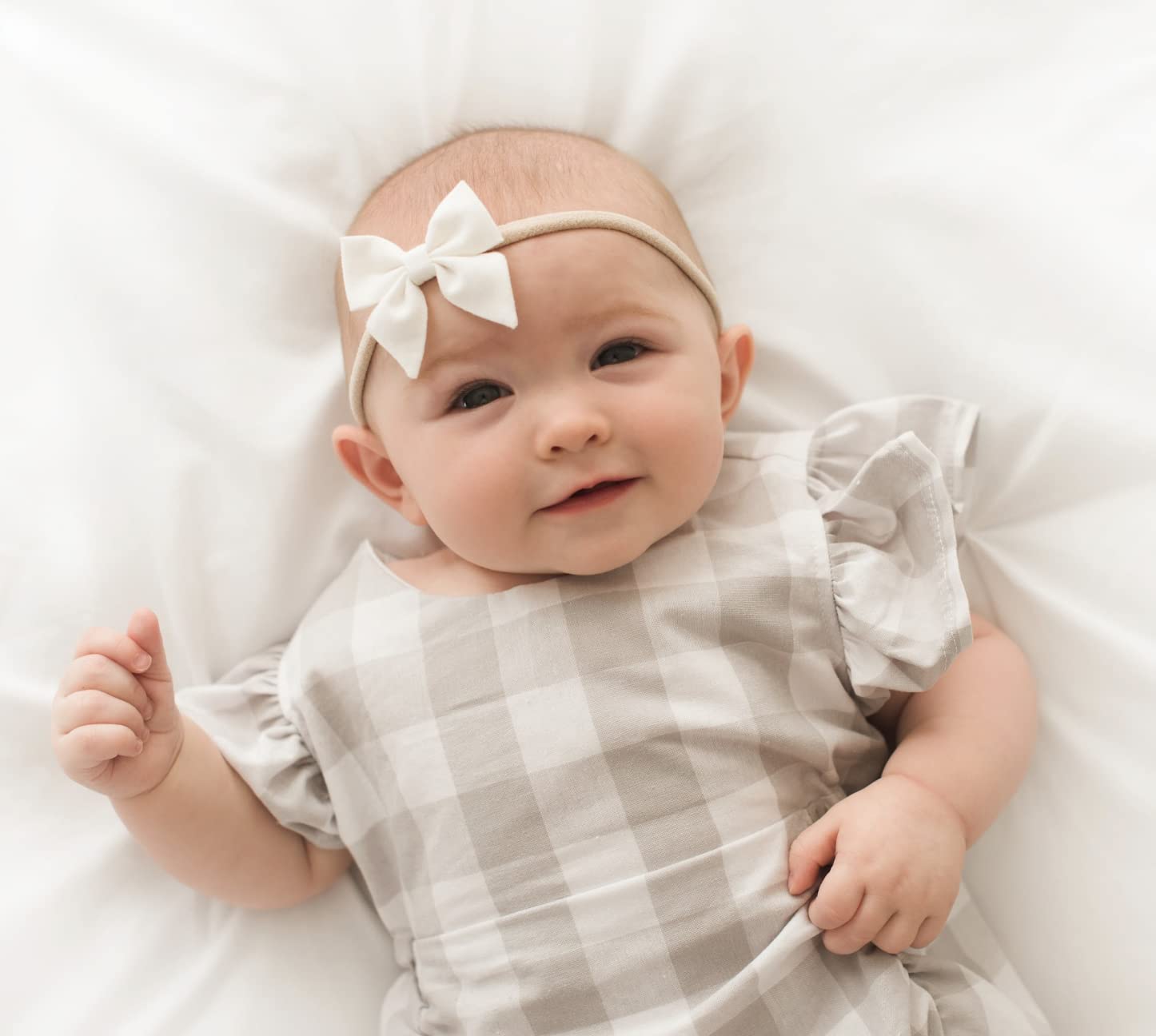 Mini Piggy Bow Headband True White - Adorable Hair Accessory for Kids, Babies, and Party Events
