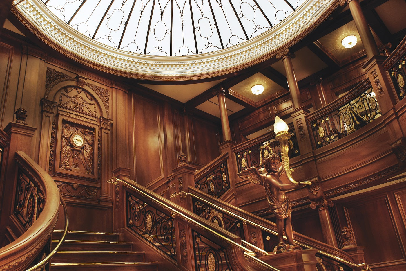 Titanic Museum in Pigeon Forge TN - Explore History & Artifacts | Perfect for Family Outings & History Lovers