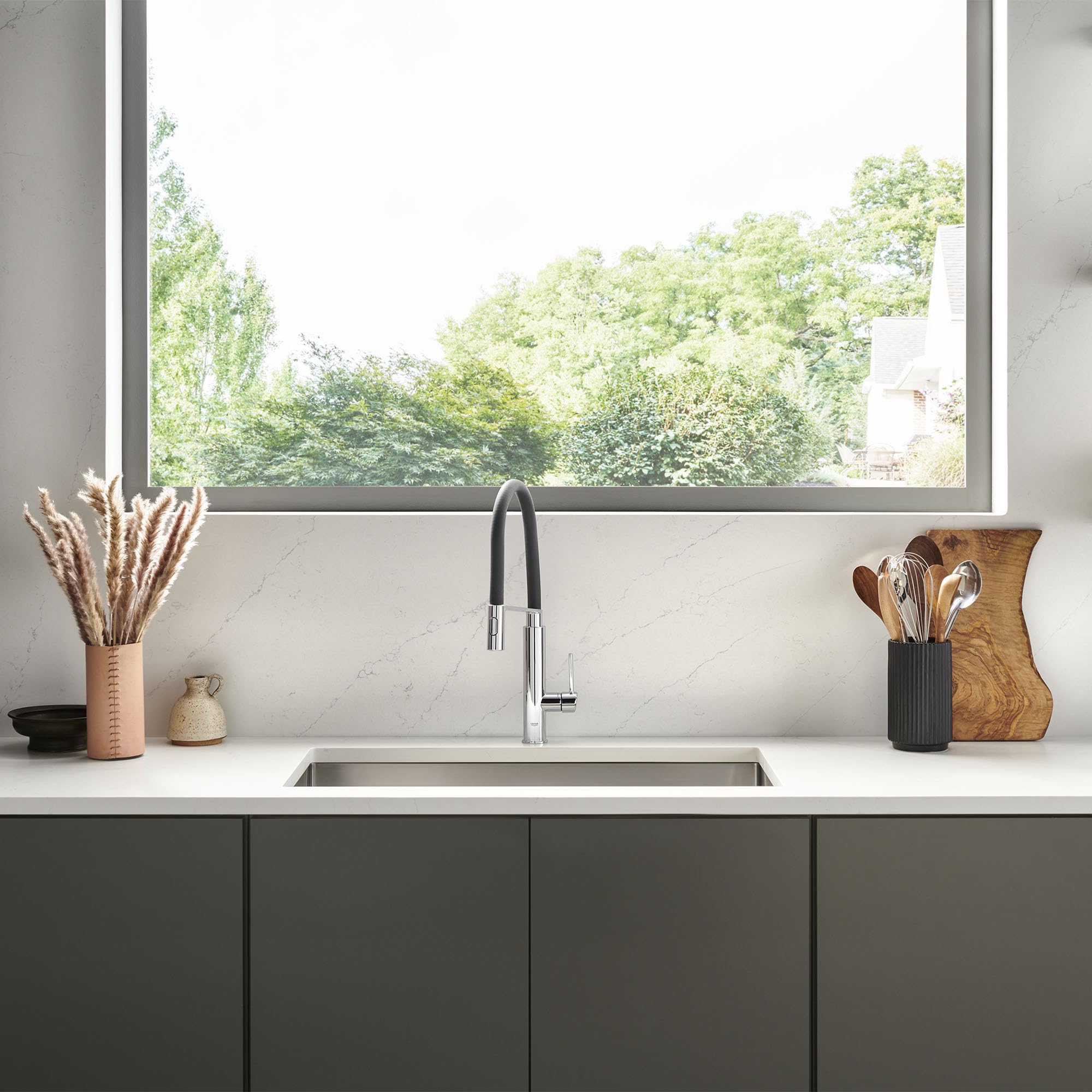 GROWE 31492000 Concetto Semi-Pro Kitchen Faucet with Pull-Out Sprayer, Chrome Finish - Perfect for Modern Kitchens & Easy Dishwashing