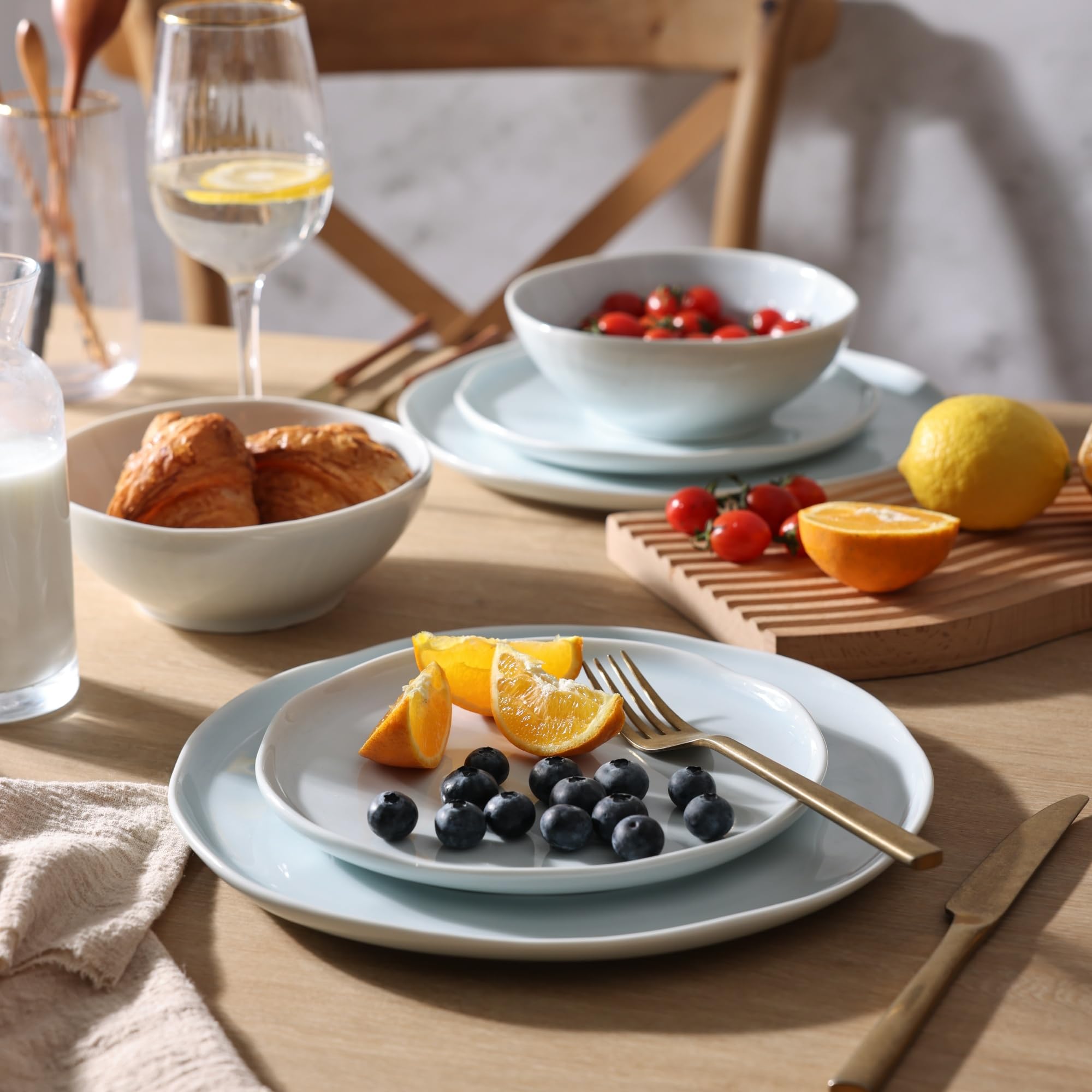 LERATIO 18-Piece Ceramic Dinnerware Set for 6 - Microwave, Dishwasher & Oven Safe Porcelain Plates & Bowls with Wavy Edge - Lightweight & Scratch Resistant - Light Blue - Perfect for Everyday Dining, Dinner Parties & Restaurant Use