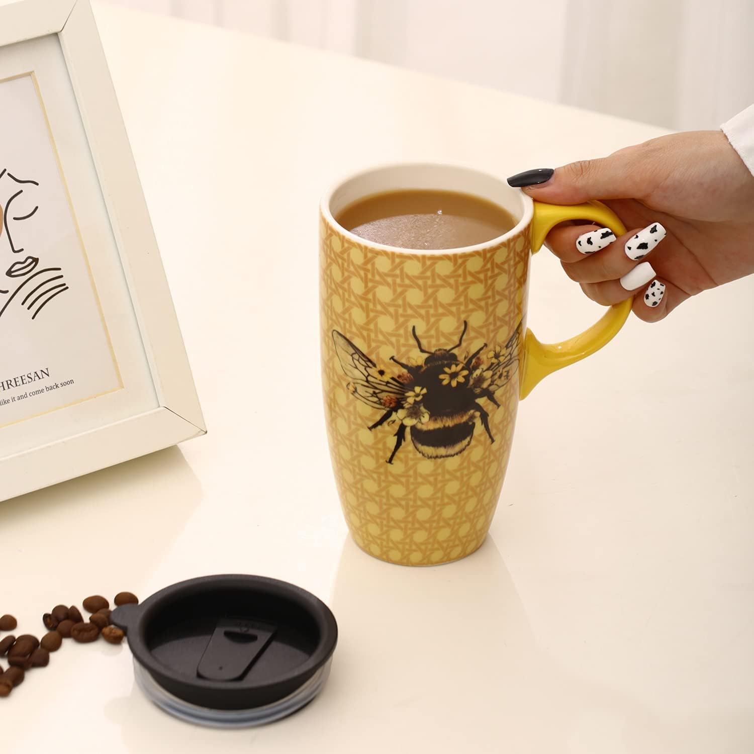 DUSVALLY 17oz Reusable Ceramic Travel Mug with Lid & Handle - Microwave & Dishwasher Safe Coffee Cup for Office, Camping, Car - Bee Art Design Tea Tumbler Gift for Coffee Lovers