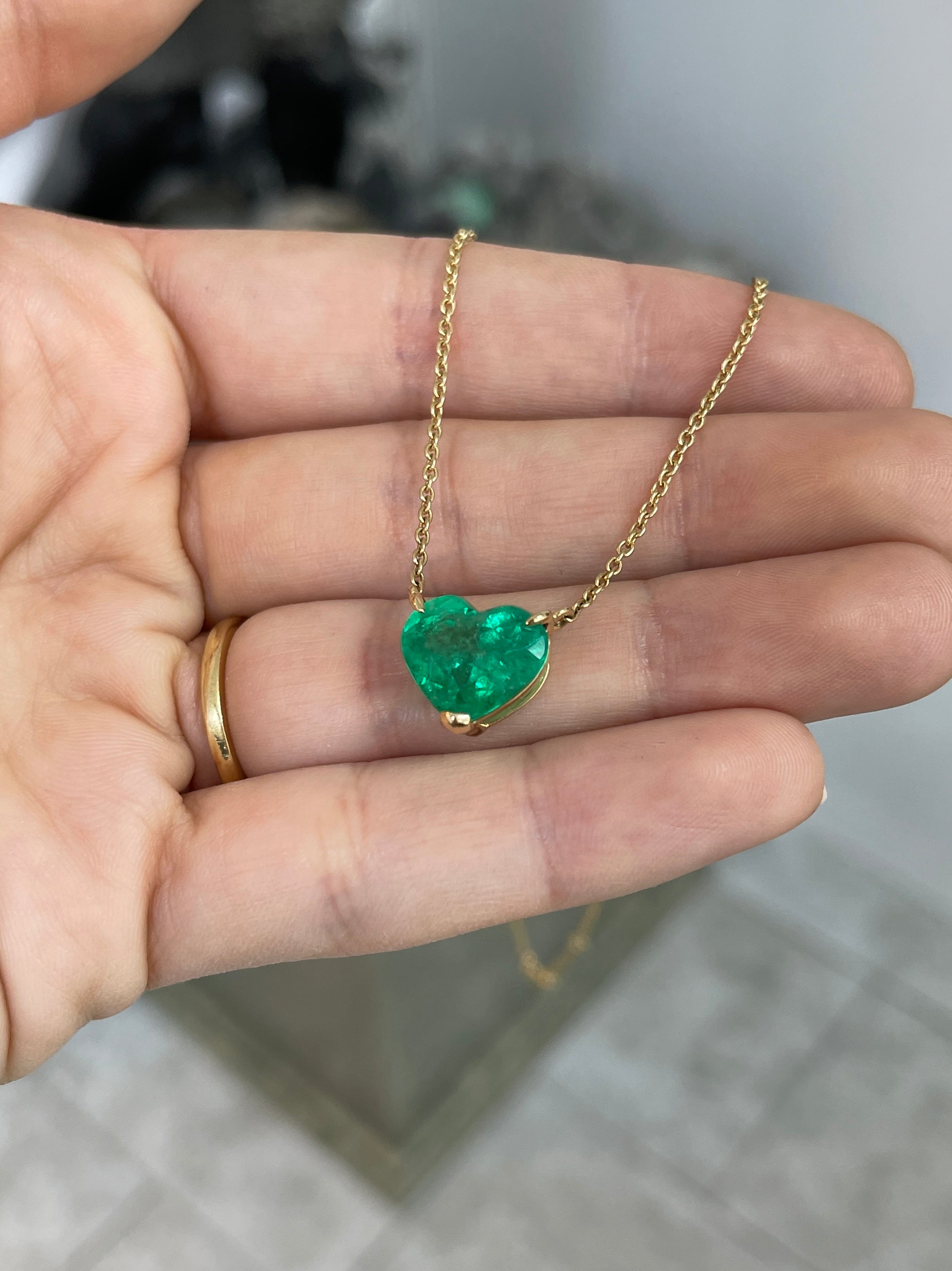 5.77 Carat Colombian Emerald Heart Cut Solitaire 18K Gold Necklace for Women - Elegant Jewelry Gift for Anniversary, Valentine's Day & Special Occasions