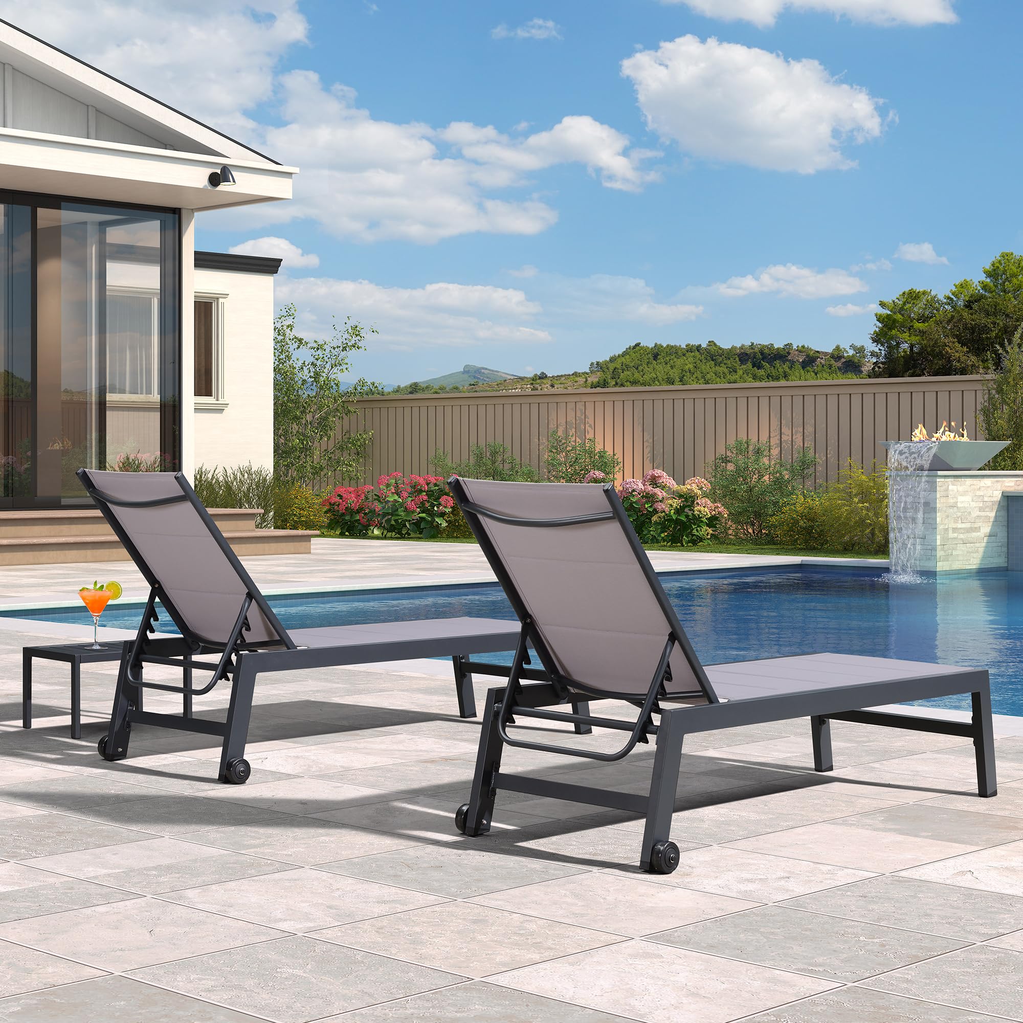 PURPLE LEAF Outdoor Chaise Lounge Set of 2 - Aluminum Patio Lounge Chairs with Wheels & Side Table - Light Grey Poolside Furniture for Backyard, Garden, and Outdoor Relaxation
