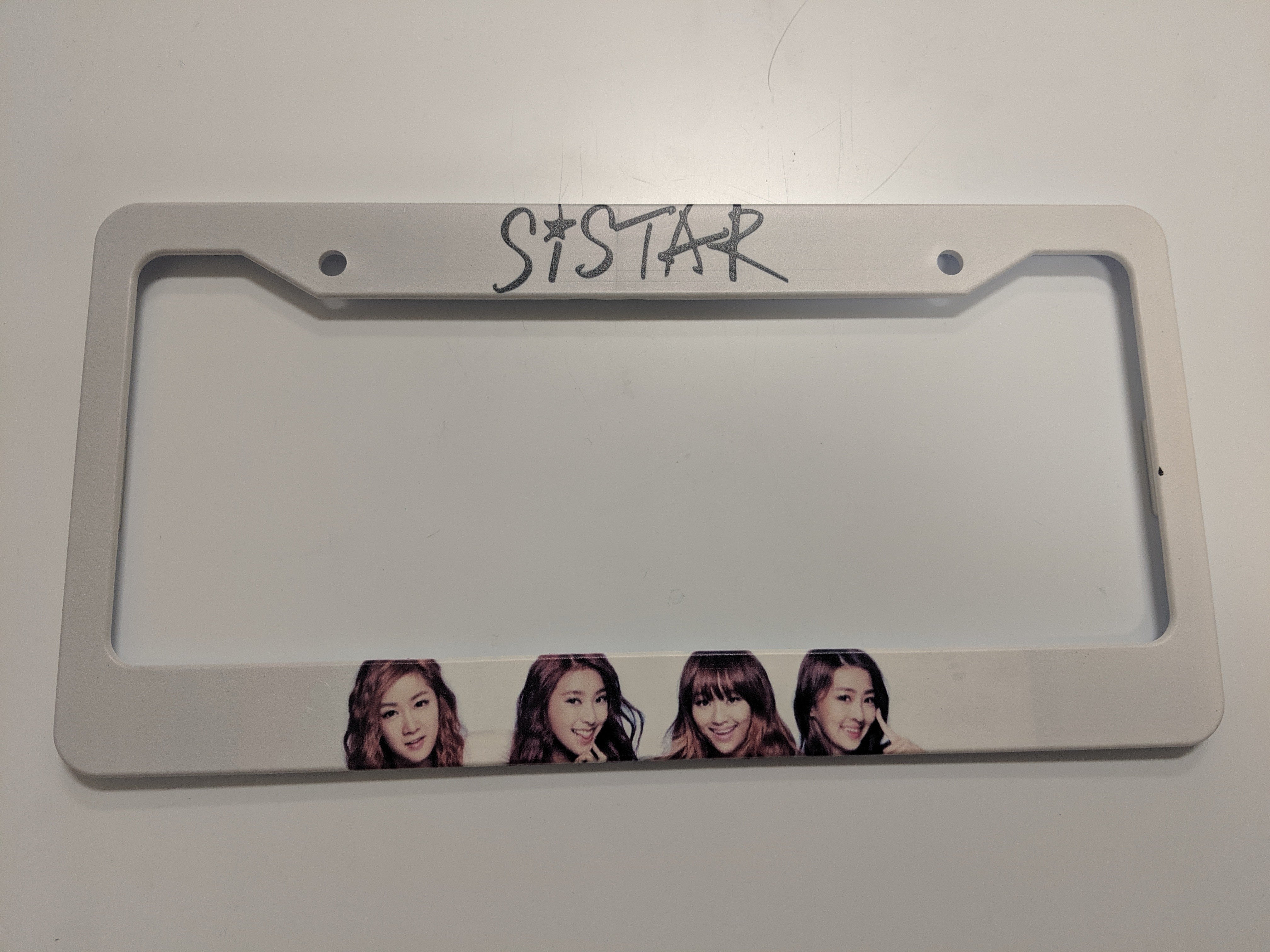 Illumaesthetic KPOP Plate Frame - SISTAR Collectible Display for Fans | Perfect for Bedroom, Office & K-Pop Merchandise Showcase