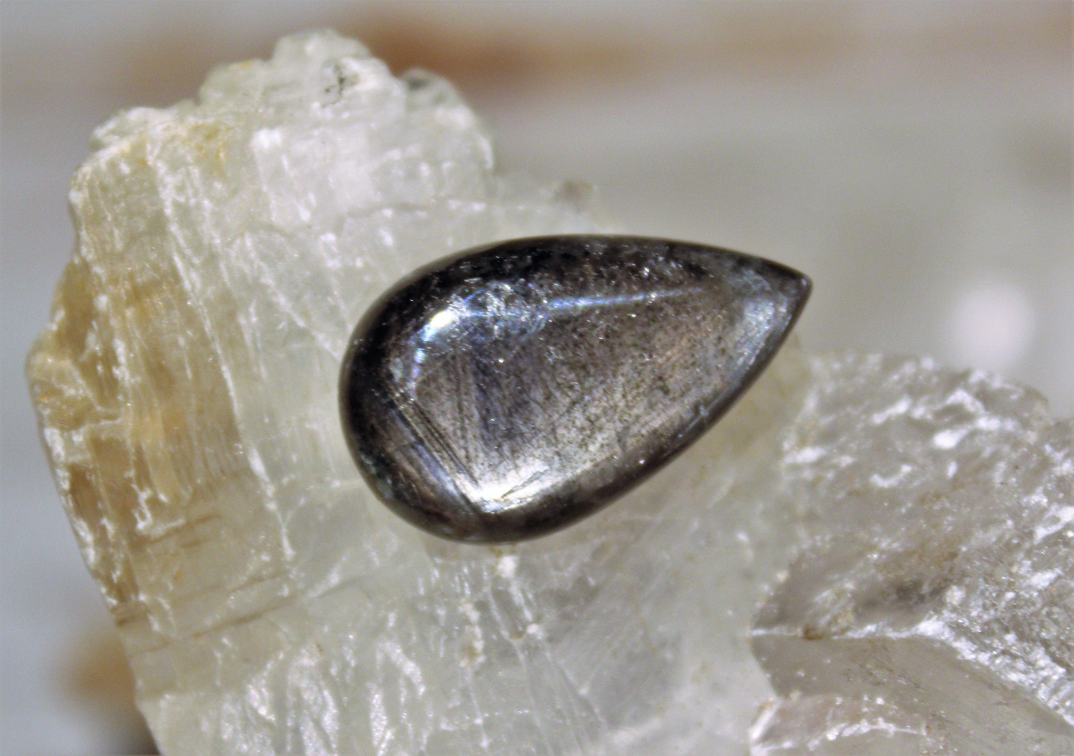 Natural Black Star Sapphire Cabochon - 10x8mm Oval Cut Loose Gemstone for Jewelry Making, Rings & Pendants - Healing Crystal for Meditation & Spiritual Growth