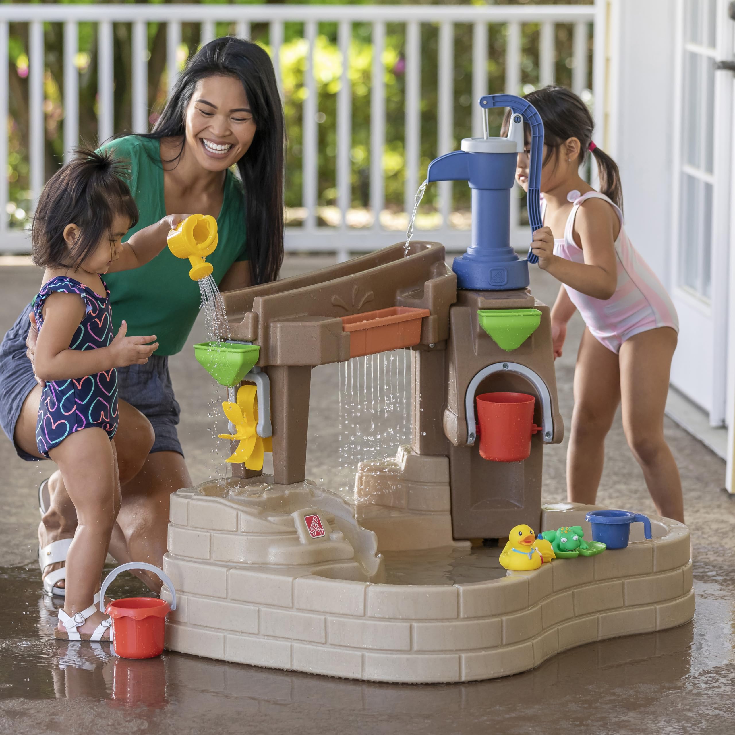 Step 2 Pump & Splash Discovery Pond Water Table - Outdoor Sensory Play Toy for Toddlers Ages 2+ with 10 Accessories - Summer Water Activity Table for Kids - Perfect for Backyard, Patio & Preschool Play