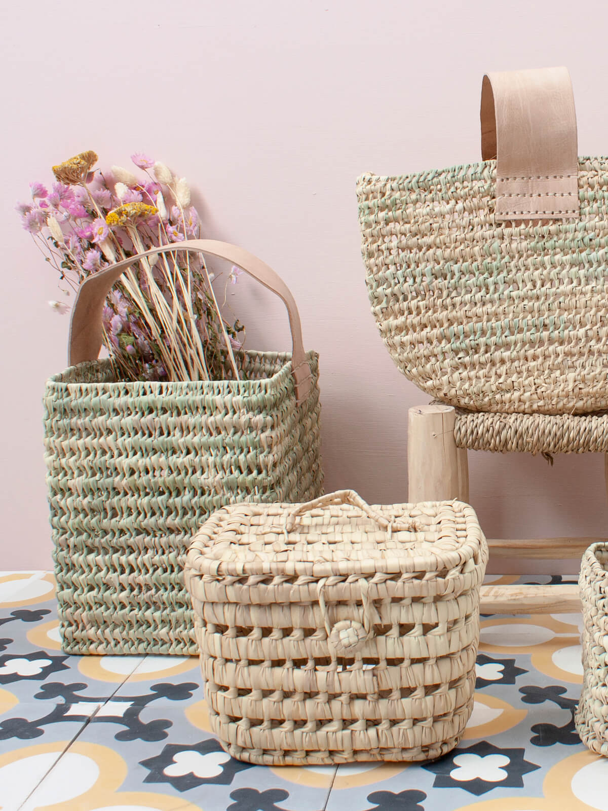 Portable Mini Picnic Basket for 2 - Insulated Compact Picnic Set with Utensils | Perfect for Beach, Park, Romantic Dates & Outdoor Adventures