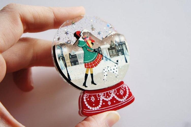 Laliblue Christmas Snow Globe Brooch - Festive Holiday Pin for Women - Perfect for Christmas Gifts, Party Favors & Winter Fashion Accessories