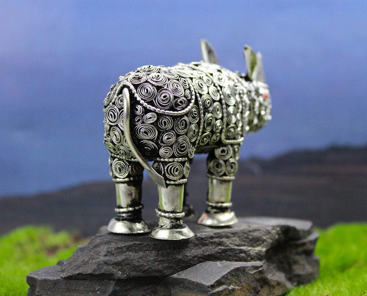 Handmade Metal Rhino Statue - Unique Home Decor, Office Desk Ornament, Gift for Animal Lovers - Perfect for Living Room, Bookshelf, or Garden Display