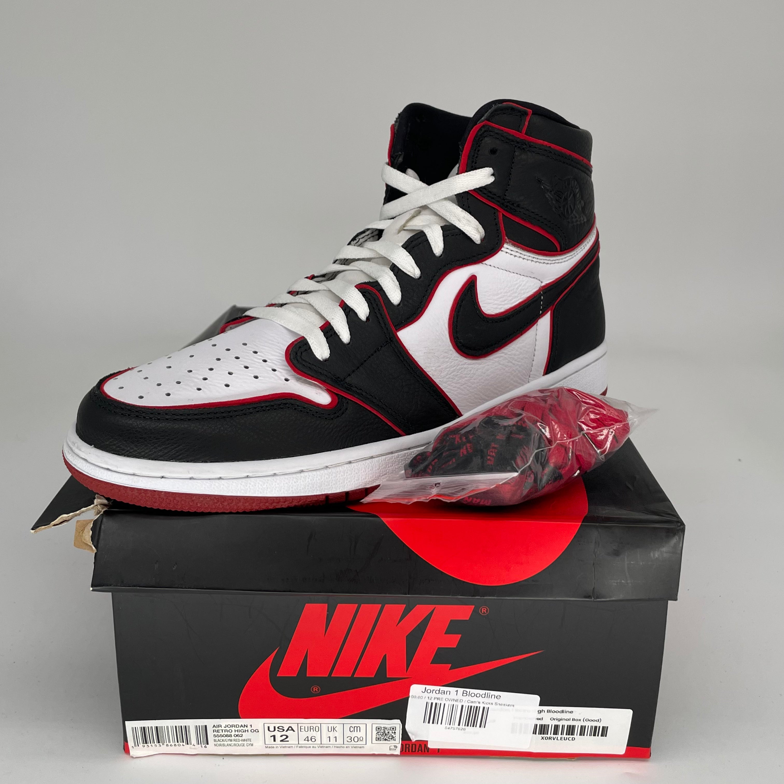 AIR JORDAN 1 BLOODLINE Men's Basketball Shoes Size 12 - Black/Red/White 555088-062 - Perfect for Streetwear & Sneaker Collectors