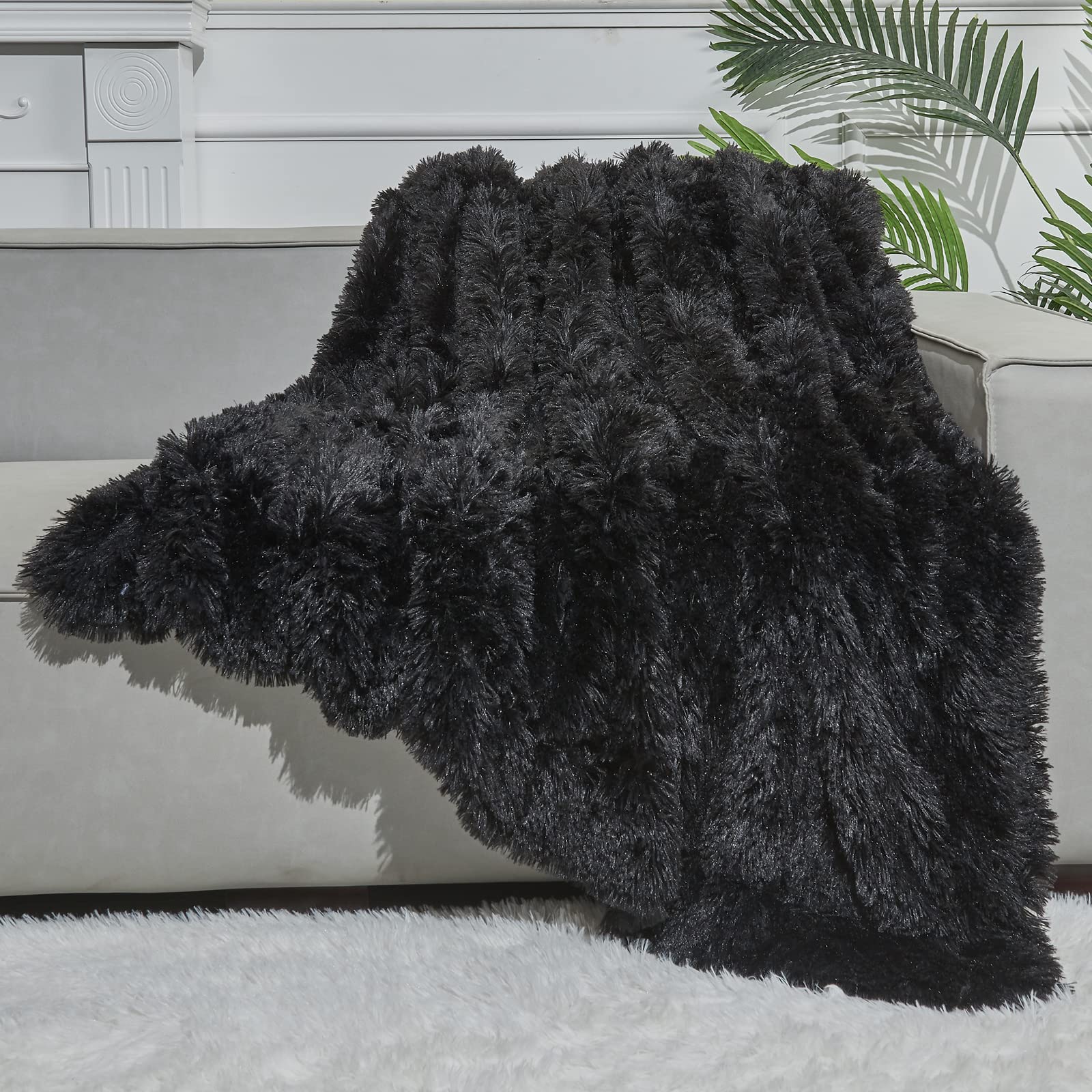 GONAAP Super Soft Faux Fur Throw Blanket - Plush Shaggy Cozy Blanket for Couch, Sofa & Bed - 50x60 Inches Black Fuzzy Blanket - Perfect for Winter Snuggling, Movie Nights & Home Decor