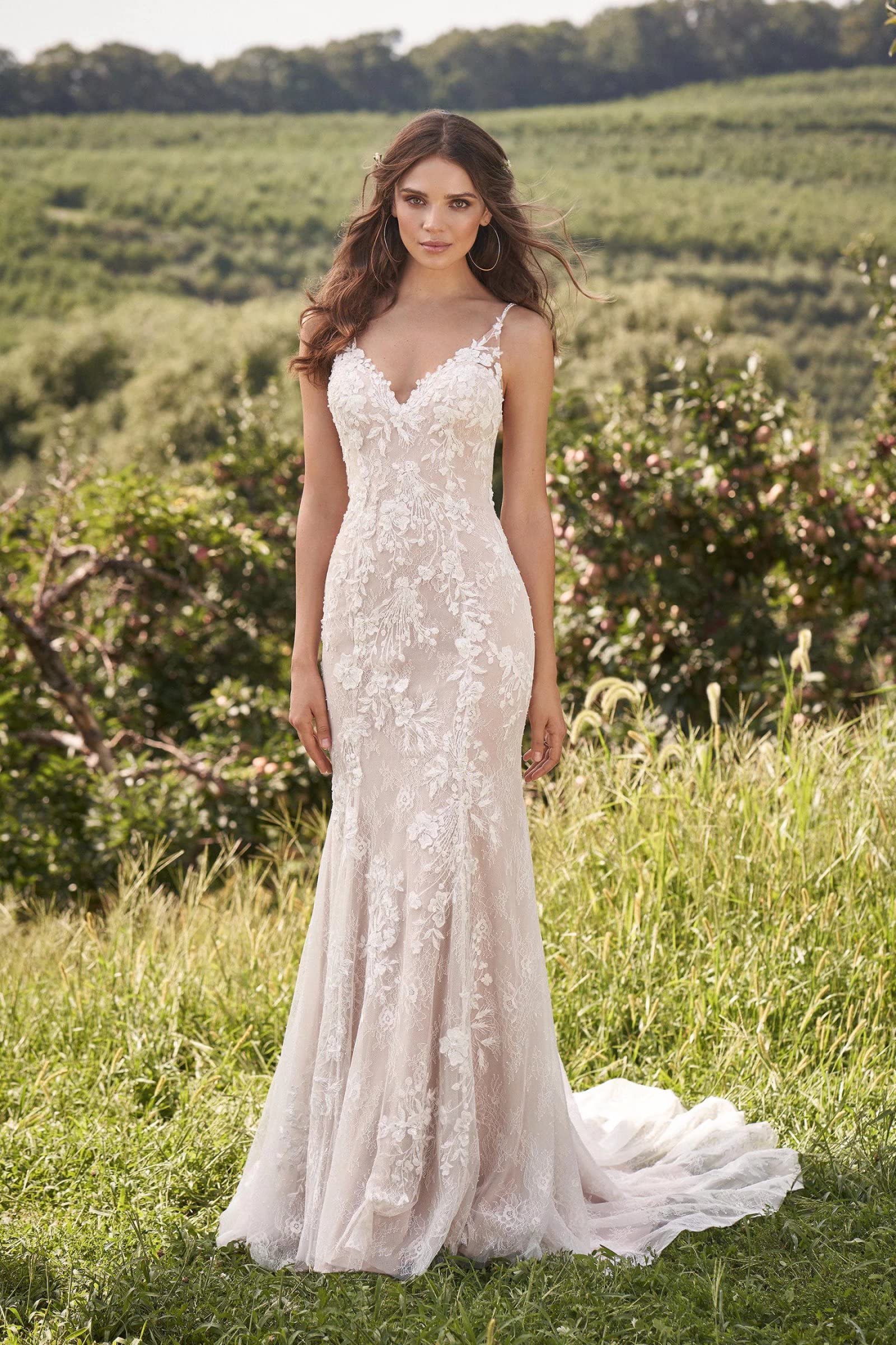 Elegant Lace Mermaid Wedding Dress for Bride 2024 | Simple Beach Bohemian Bridal Gown for Women | Perfect for Beach Weddings, Destination Ceremonies & Romantic Photoshoots