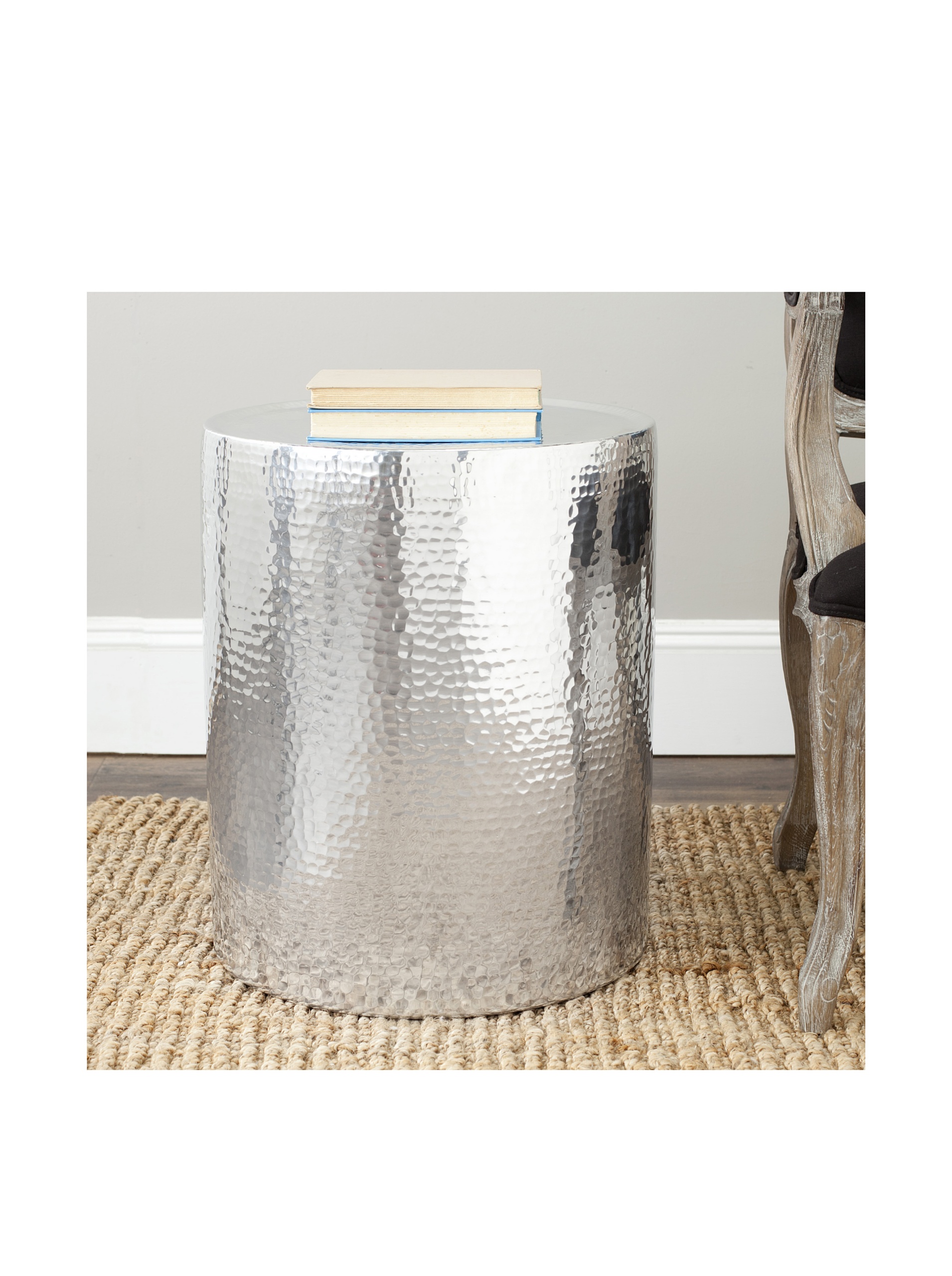 Safavieh Polonium Hammered Metal Side Table - Stylish End Table for Living Room, Bedroom, or Office Decor