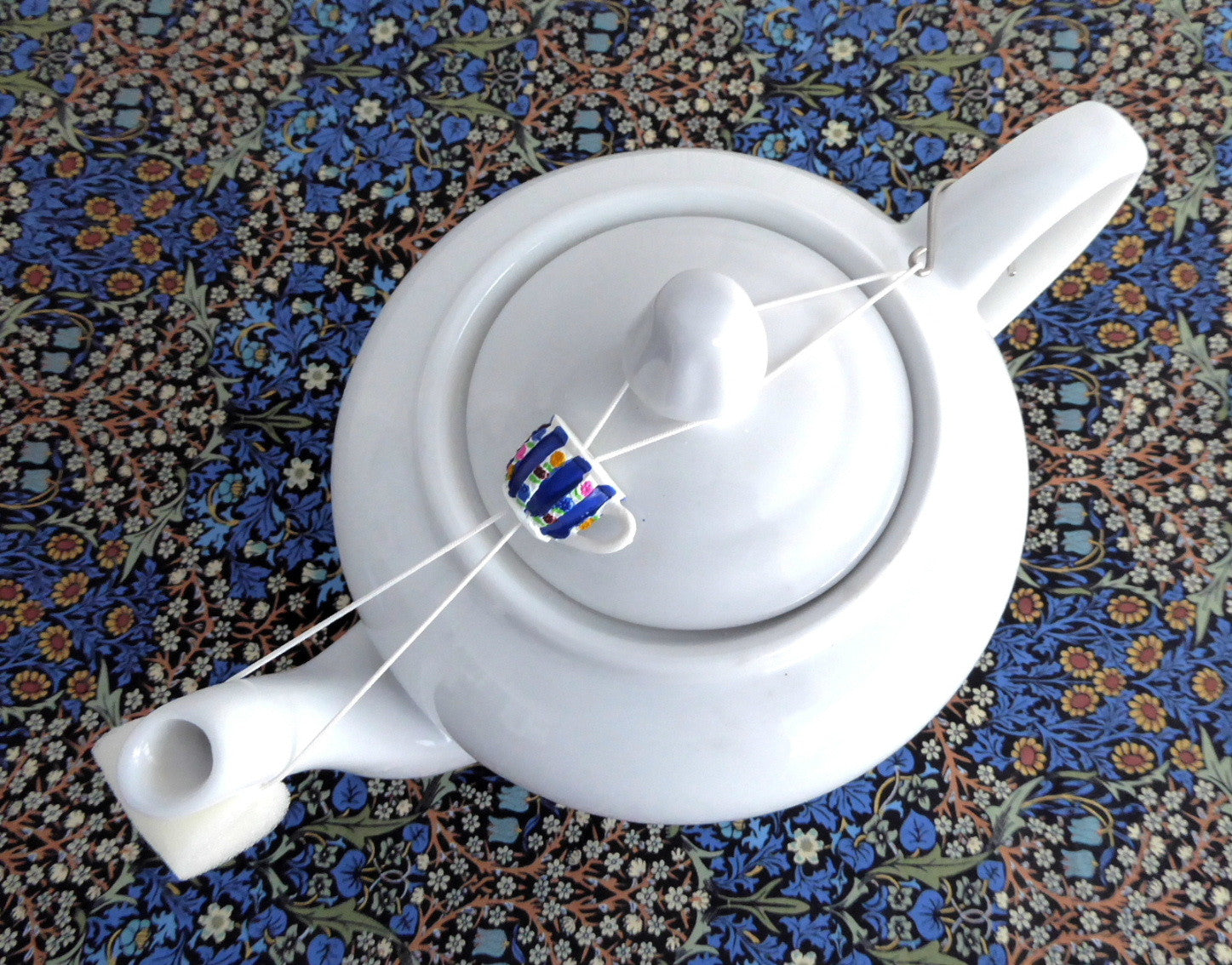 Blue Striped Teacup Teapot Drip Catcher - Resin Floral Drip Stopper with Sponge Hook - Perfect for Tea Parties, Kitchen Decor & Gift Giving
