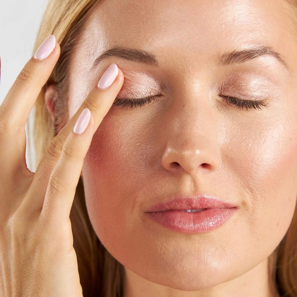On Point Tint Creamy Eyeshadow & Primer with Peptides - Cashmere Finish for Smooth Application | Perfect for Day to Night Makeup Looks