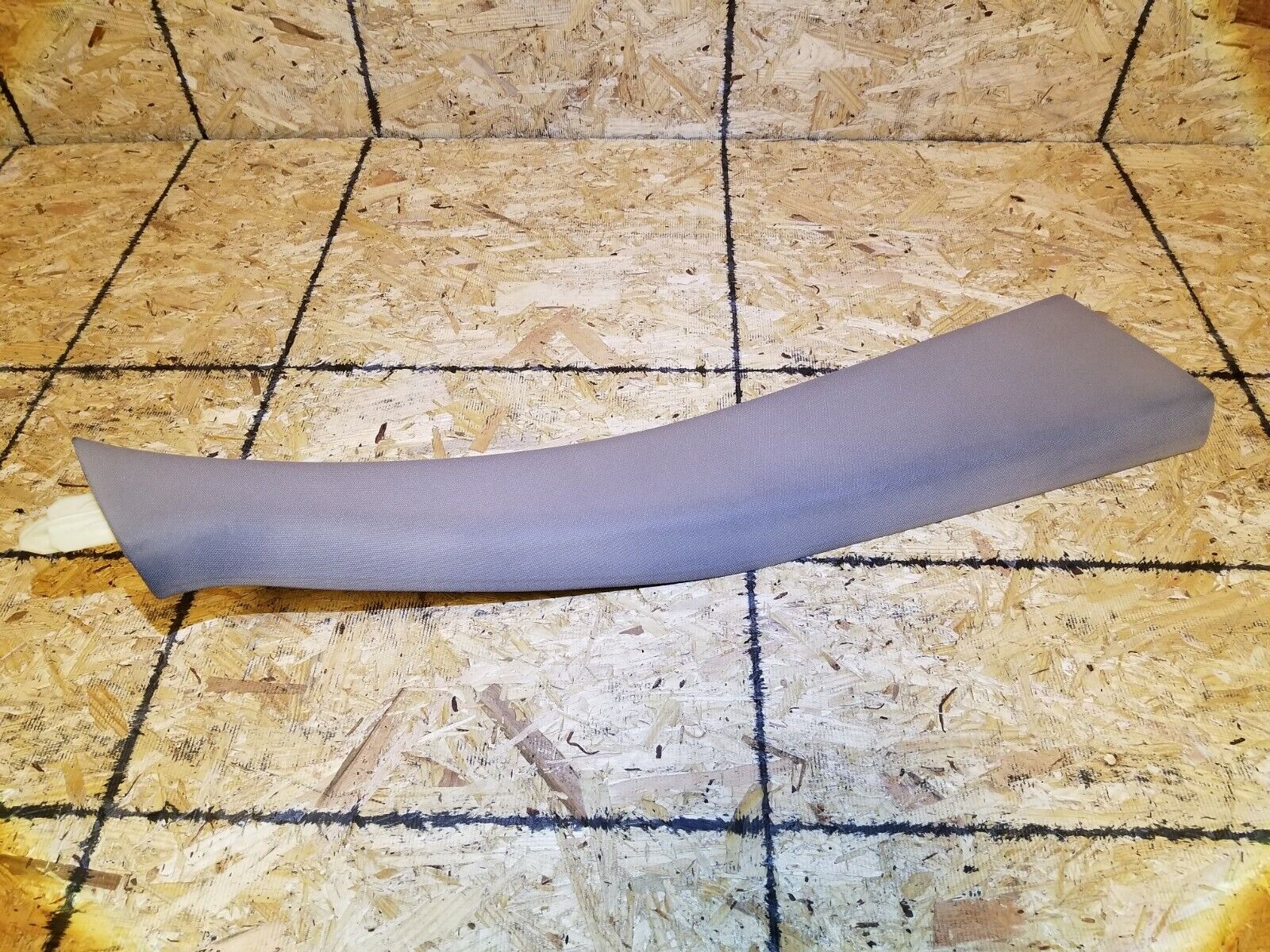 2005-2009 Cadillac SRX Right Passenger Side B Pillar Trim Replacement - OEM Quality Interior Car Part for Door Panel Protection & Style Enhancement