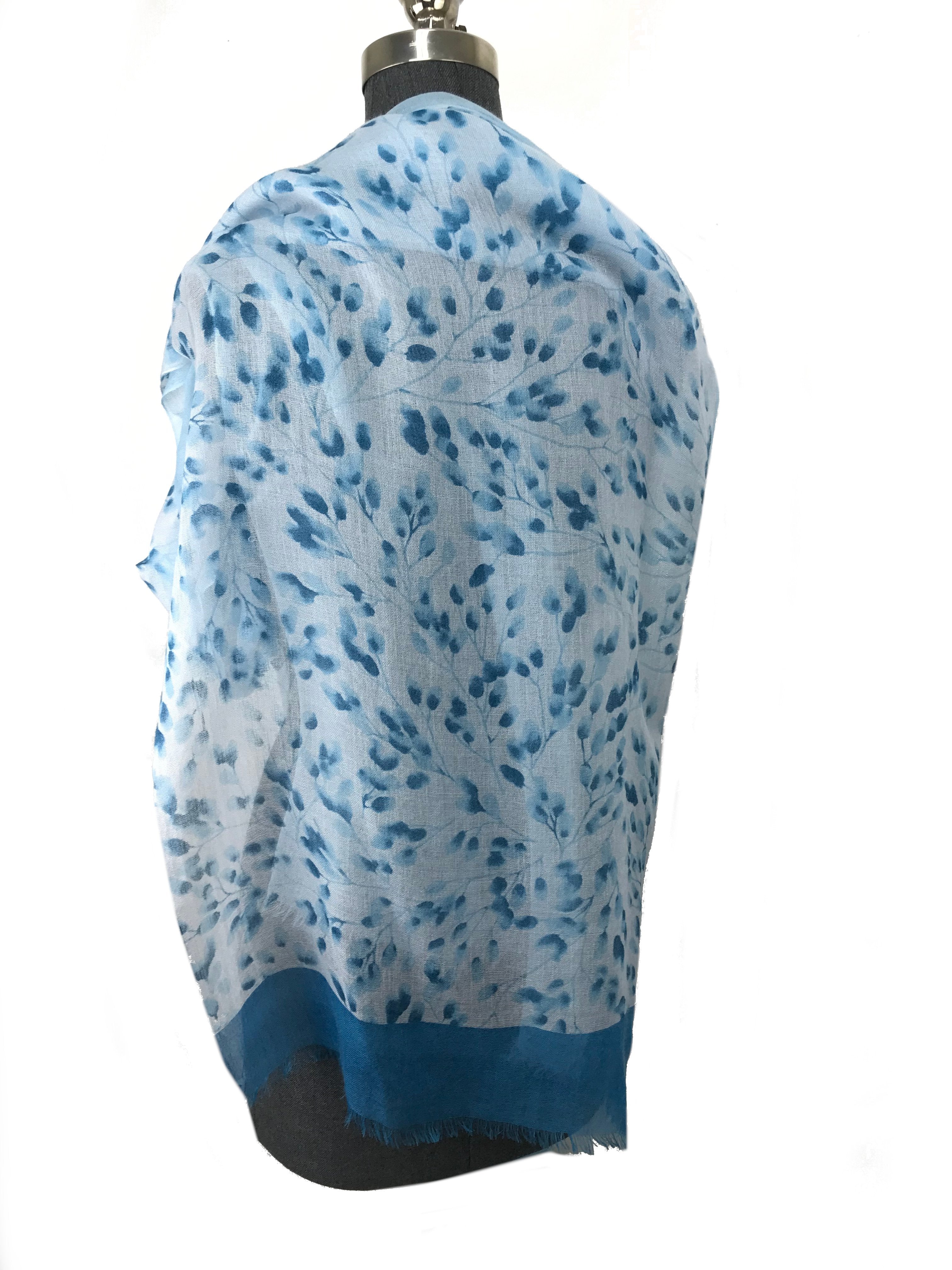 Loro Piana Opposite Boccioli Cashmere Silk Scarf Wrap - Luxury Women's Fashion Accessory for Winter & Evening Events