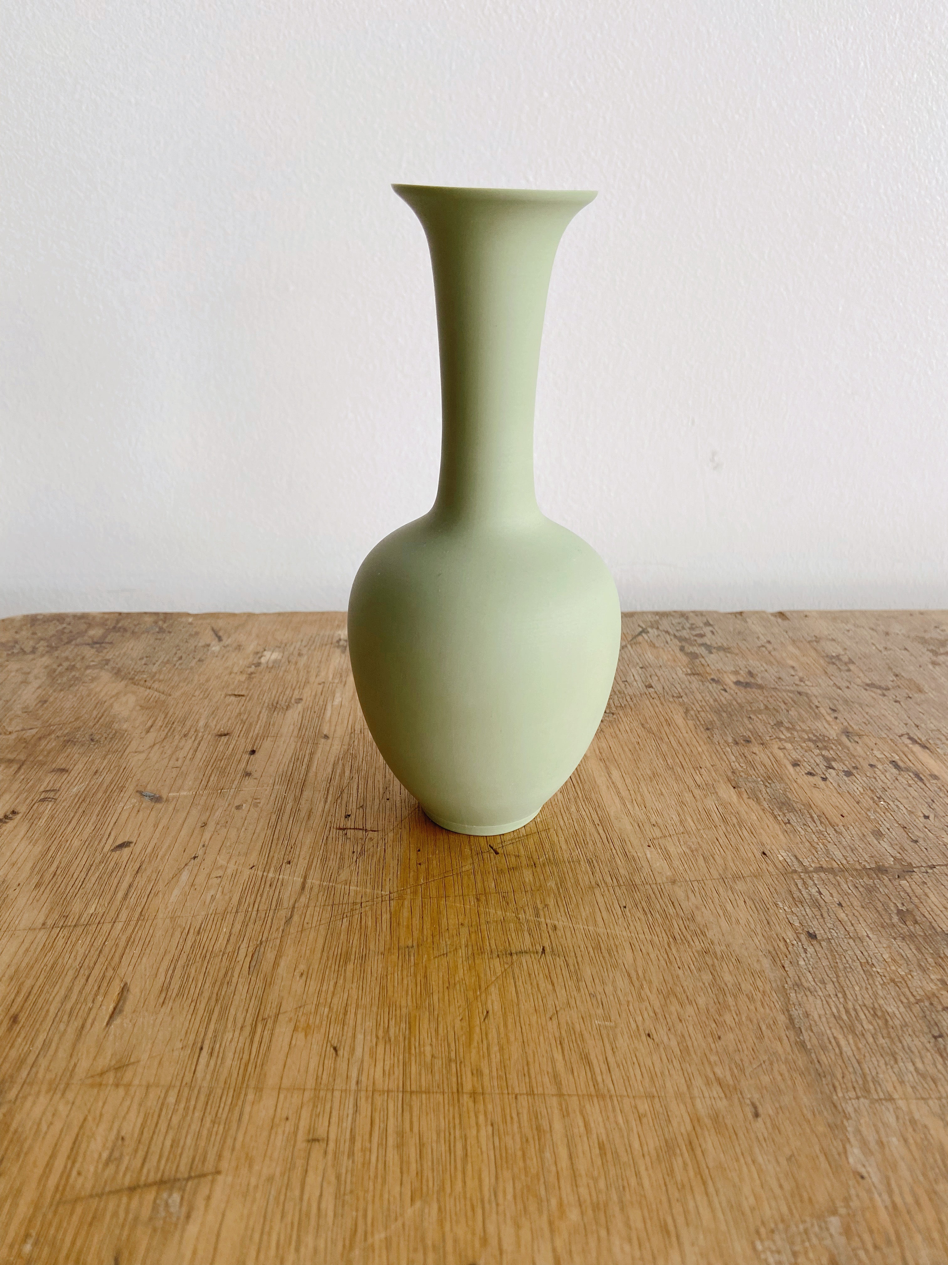 Middle Kingdom Bud Vase Lotus - Handcrafted Ceramic Floral Vase for Home Decor, Wedding Centerpieces & Asian-Inspired Interior Design