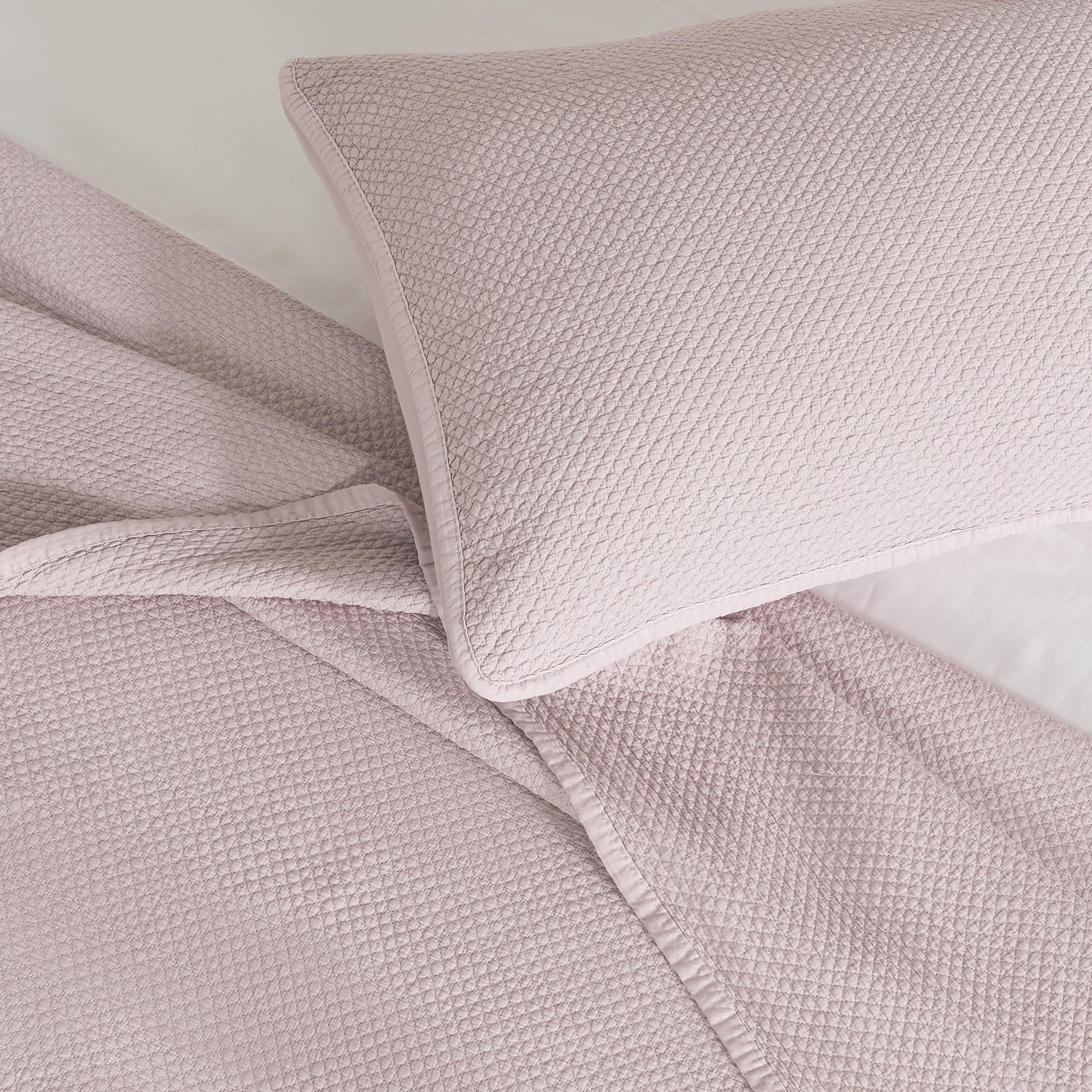 Queen Size Pink Quilt Set - Ultra-Soft Lightweight Bedding for Dorms & Teens
