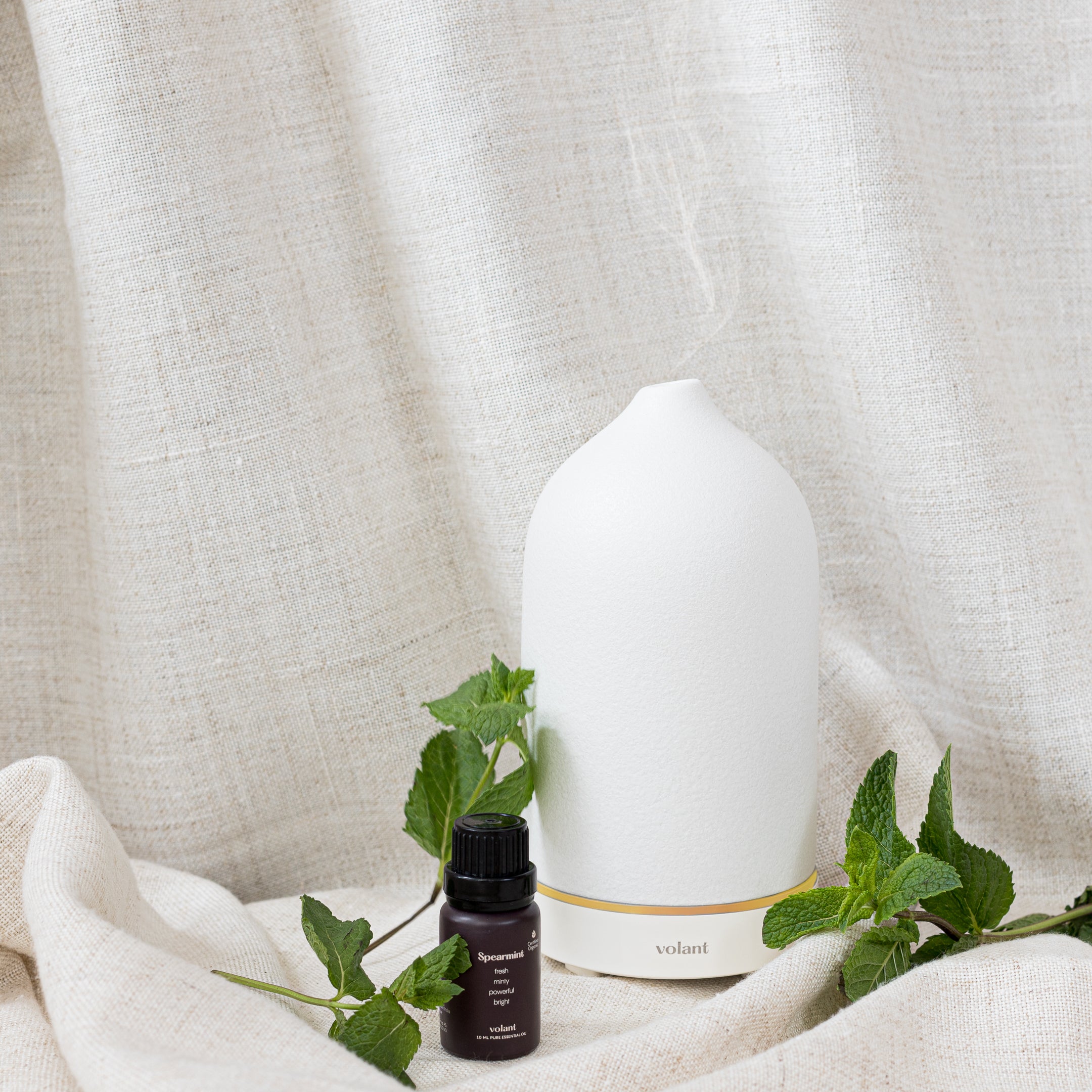 Organic Spearmint Essential Oil - 100% Pure, Natural & Therapeutic Grade for Aromatherapy, Relaxation & Skin Care - Perfect for Diffusers, Massage & DIY Beauty Products