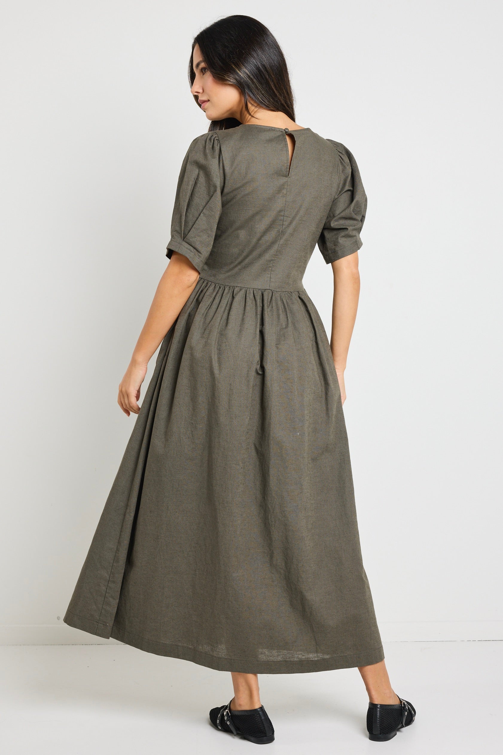 Stylish Khaki Short Sleeve Relaxed Midi Dress for Women | Casual Summer Outfit | Perfect for Beach, Picnic & Date Night