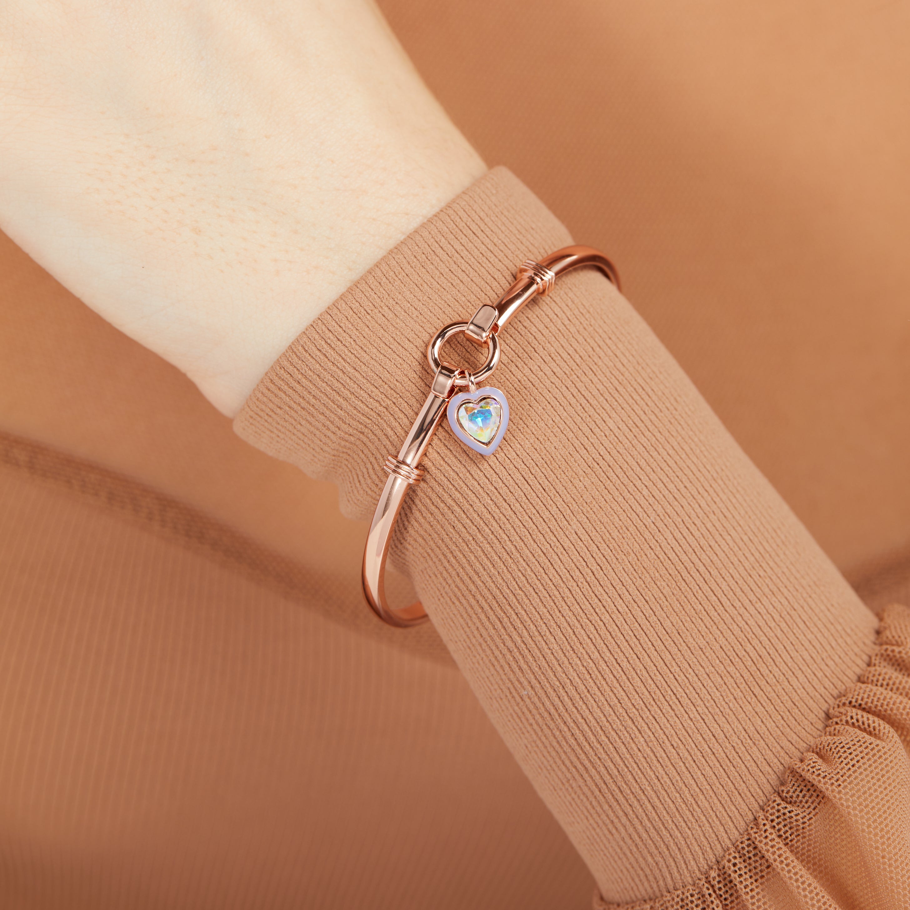 Sparkling Crystal Heart Clip Bangle Bracelet for Women - Elegant Adjustable Fashion Jewelry Gift for Valentine's Day, Anniversary & Special Occasions