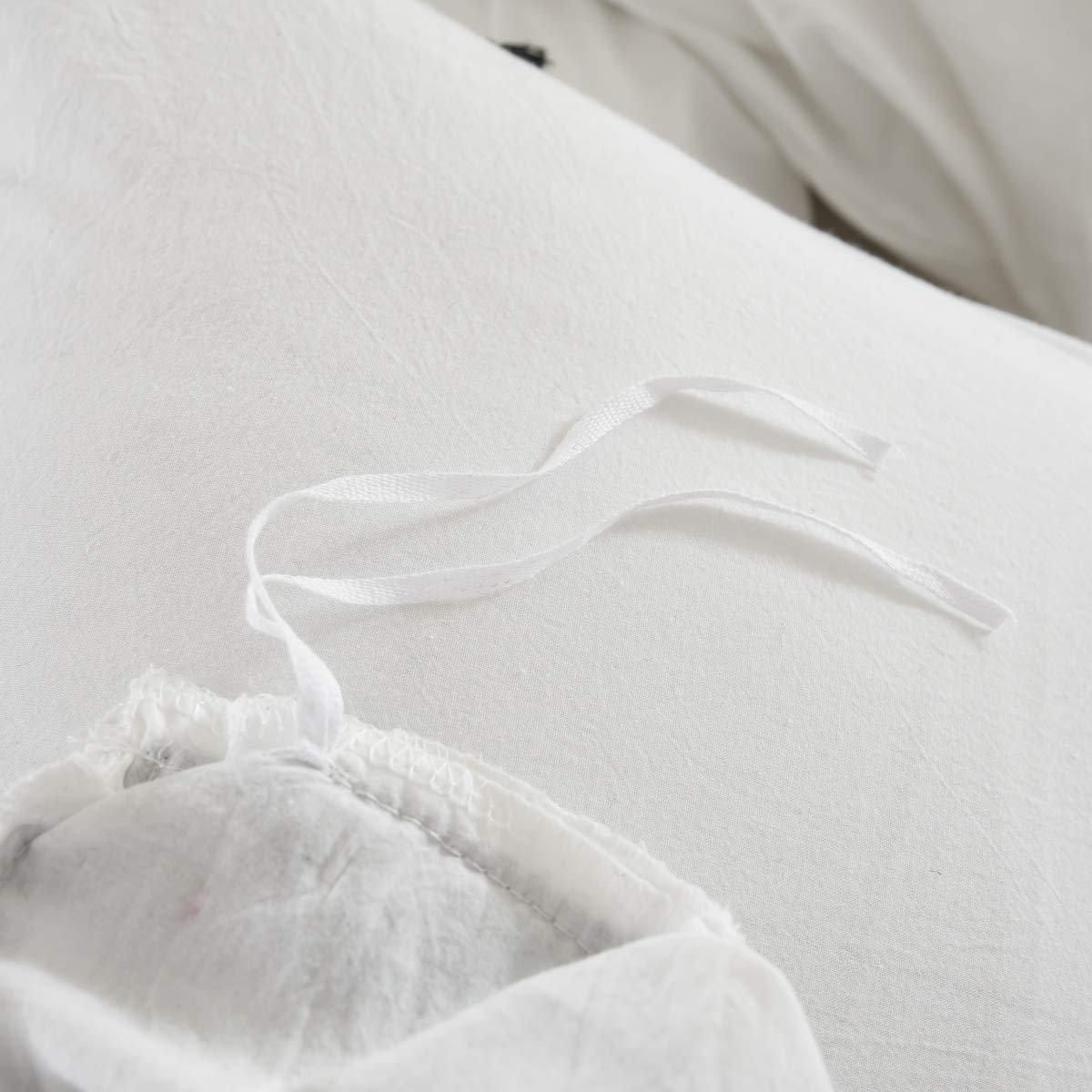 Boho Duvet Cover Set Queen Size - 3 Piece Tassel Fringe Bedding Set with Zipper Closure | Soft Washed Cotton Linen Feel in Black & White | Breathable & Comfortable for Bedroom Decor, Guest Room, or Bohemian Style Home