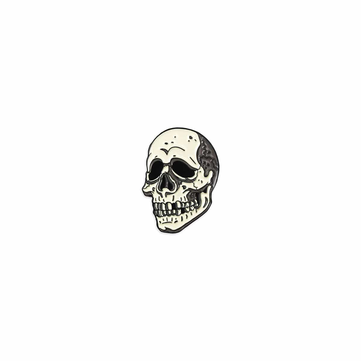 Halloween III: The Skull Enamel Pin - Horror Movie Collectible Badge for Cosplay, Jackets & Backpacks - Perfect for Halloween Costumes & Fan Merchandise