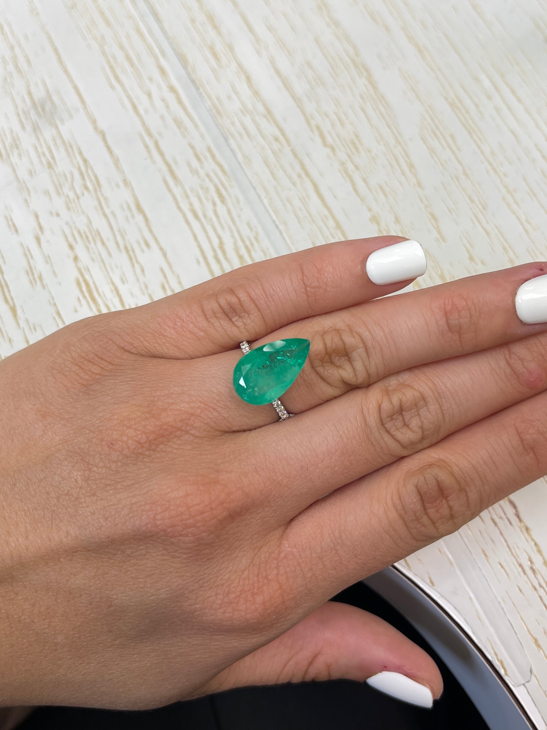 7.49 Carat 18x11mm Natural Colombian Emerald Pear Cut Loose Gemstone for Jewelry Making - Engagement Rings, Pendants & Luxury Gifts