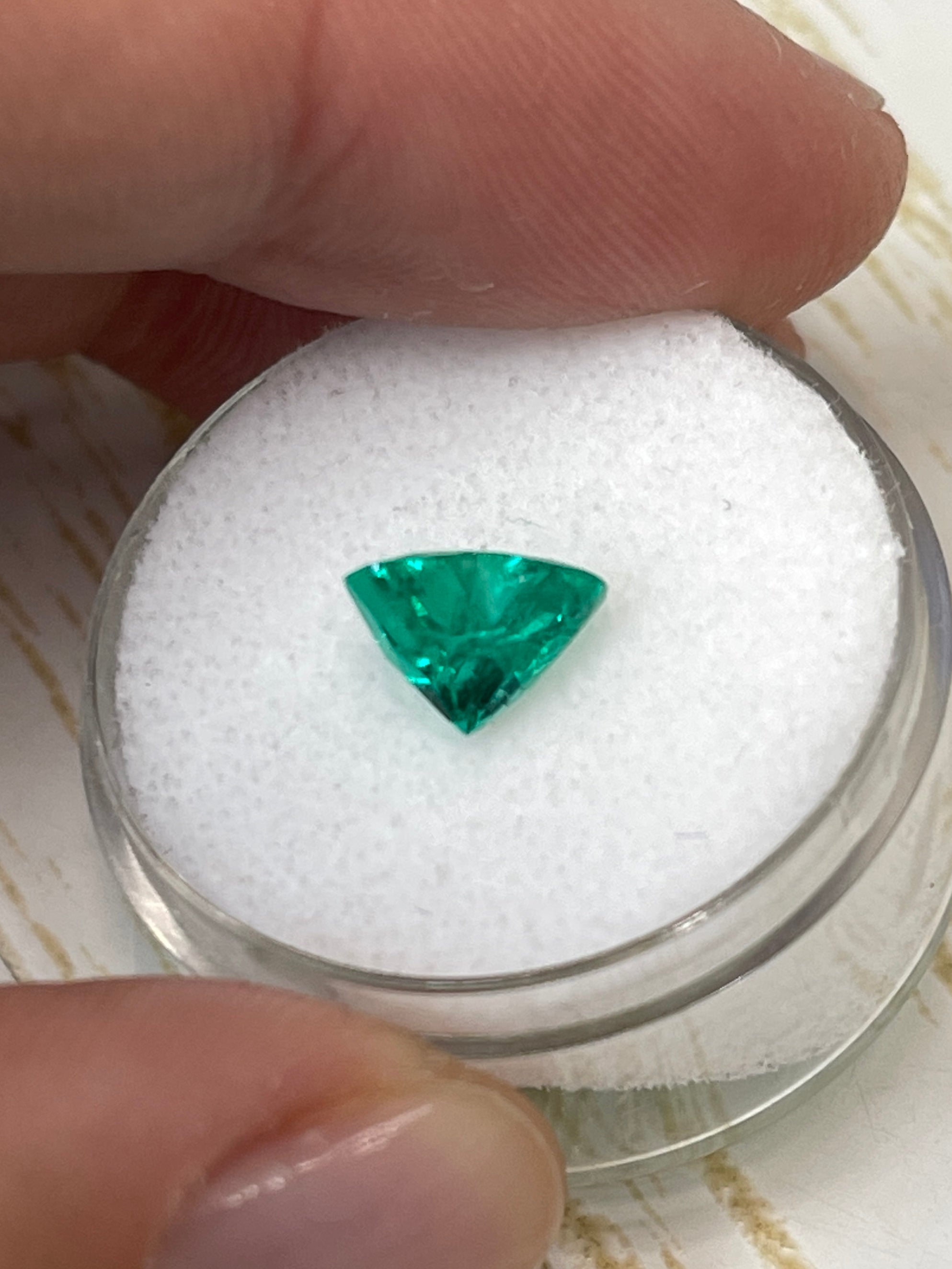 1.62 Carat VS Clarity Natural Green Colombian Emerald Heart Cut Loose Gemstone for Jewelry Making, Engagement Rings & Custom Pendants