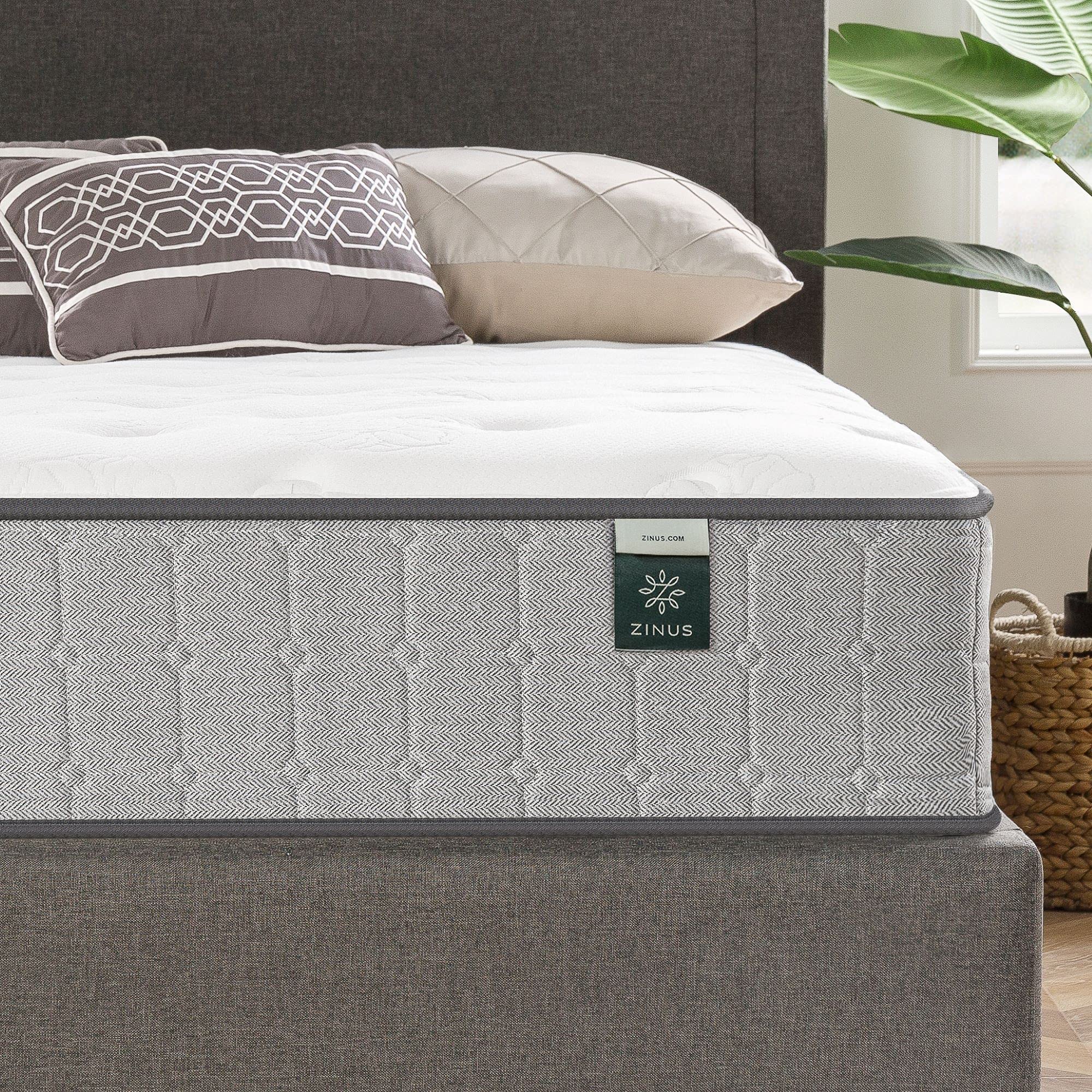 ZINUS 10 Inch Queen Size Cooling Gel Hybrid Mattress - Motion Isolating Pocket Springs, Tight Top Innerspring Support, Mattress in a Box for Back Pain Relief & Pressure Relief | Perfect for Bedroom, Guest Room & Dorm Use