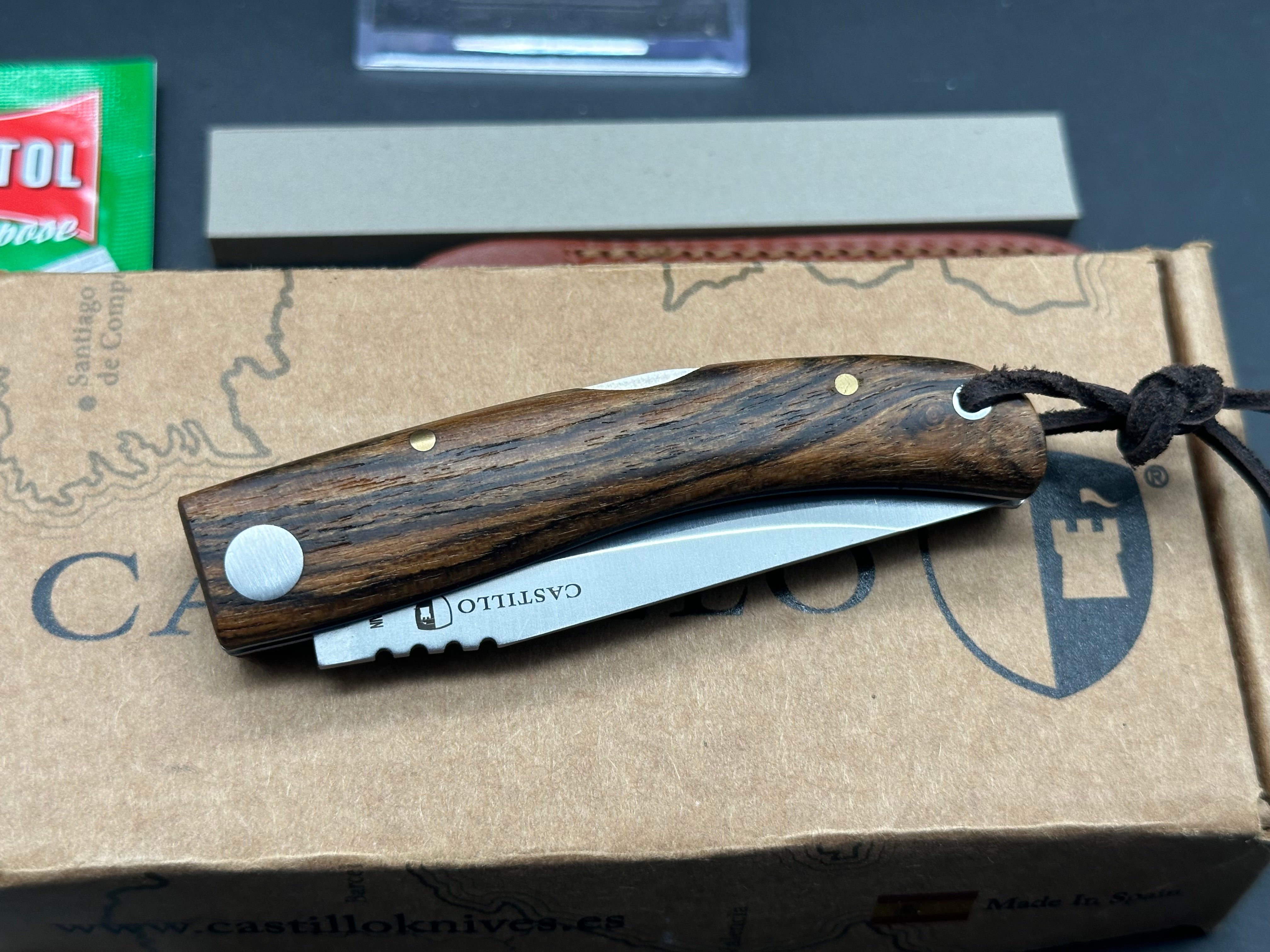 Castillo Knives Navaja Lockback Folding Knife C1BOW - 3 Inch Satin Sandvik 14C28N Stainless Steel Blade, Cocobolo Wood Handle - Perfect for Camping, Hunting & Everyday Carry (EDC)