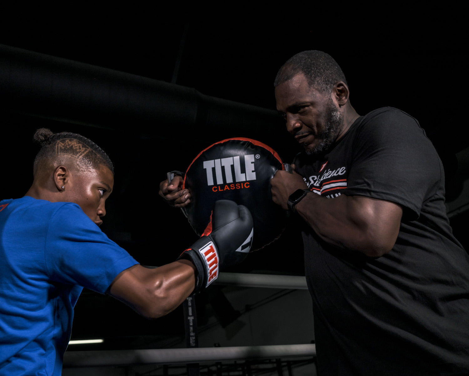 Classic Round Punch Shield V2 - Premium Boxing Training Equipment for MMA, Kickboxing & Martial Arts - Perfect for Home Gym, Boxing Classes & Self-Defense Training
