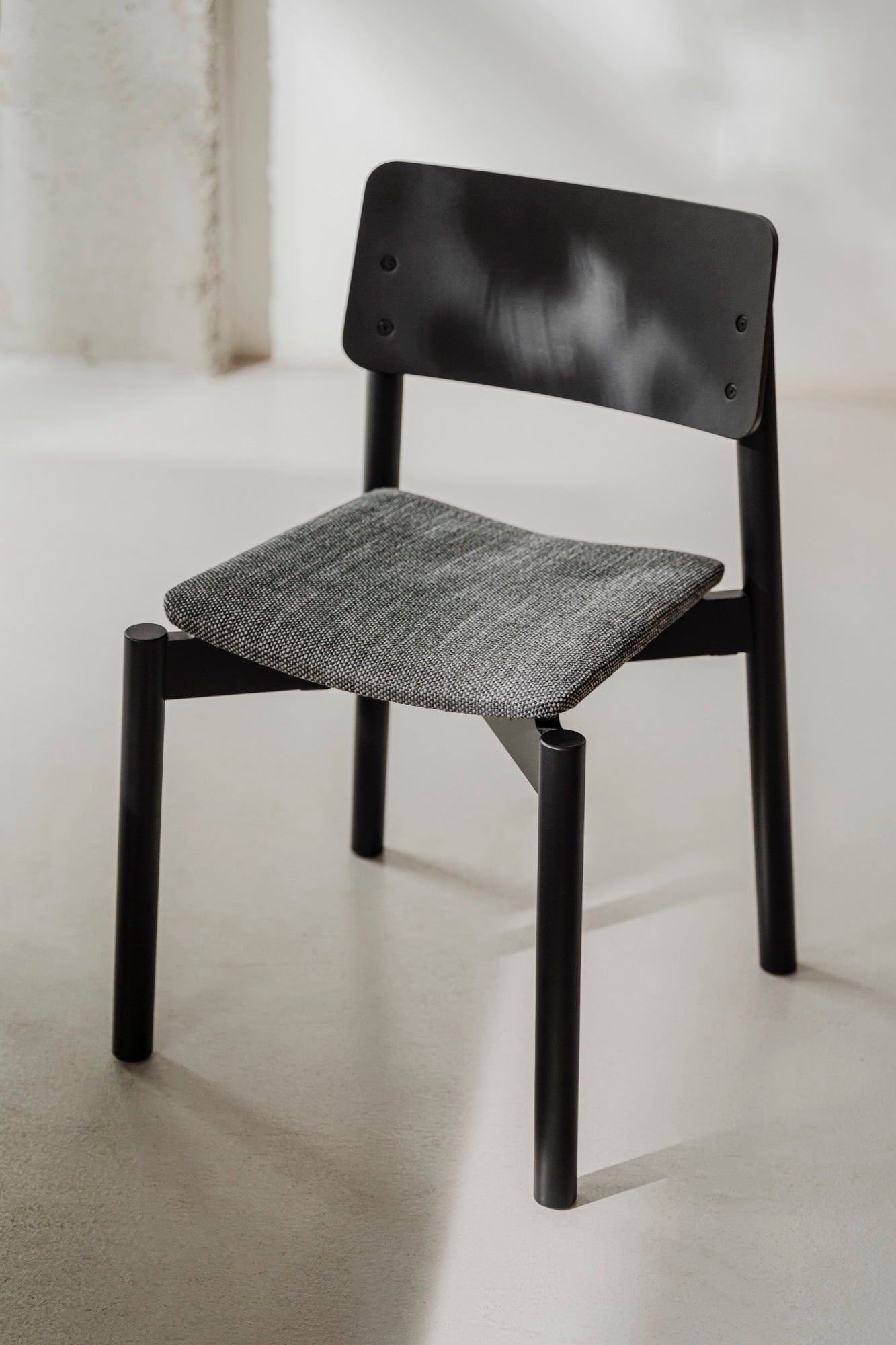Wem Chair Vulcano Black - Ergonomic Office Chair with Adjustable Height & Lumbar Support for Home & Workspace Comfort