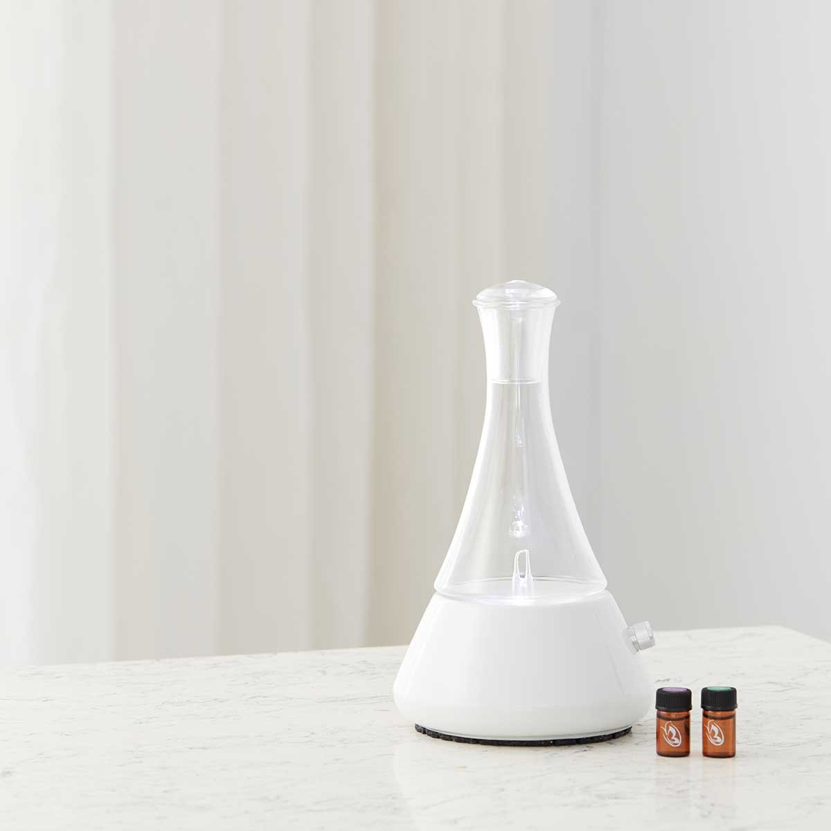 Organic Aromas Intrepid Explorer Nebulizing Diffuser Kit with 40 Pure Essential Oils - White Aromatherapy Set for Home, Office & Spa Relaxation