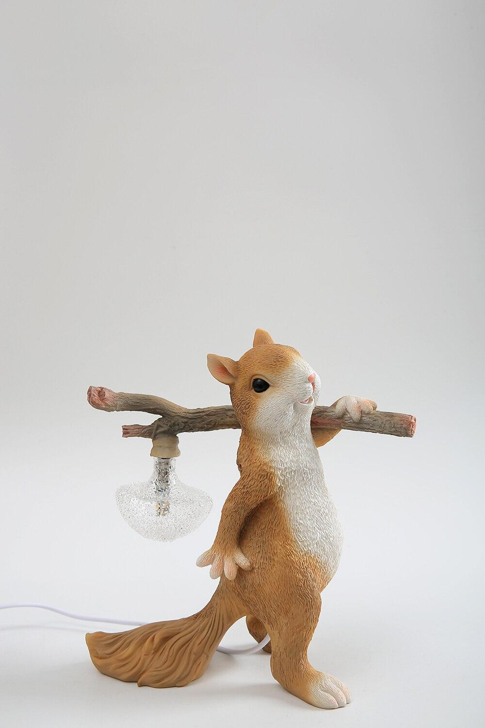 Modern Squirrel-Shaped Table Lamp - Cute Animal Desk Light for Kids Room, Study & Nursery Decor - Perfect Night Light for Bedtime Reading & Cozy Ambience
