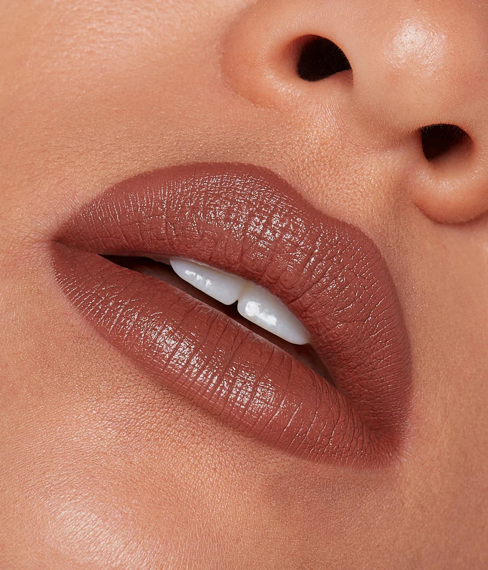 R.E.M. Beauty Classic Lipstick - Long Lasting Matte Lipstick for Women, Hydrating & Non-Drying Formula | Perfect for Everyday Wear, Date Night & Special Occasions