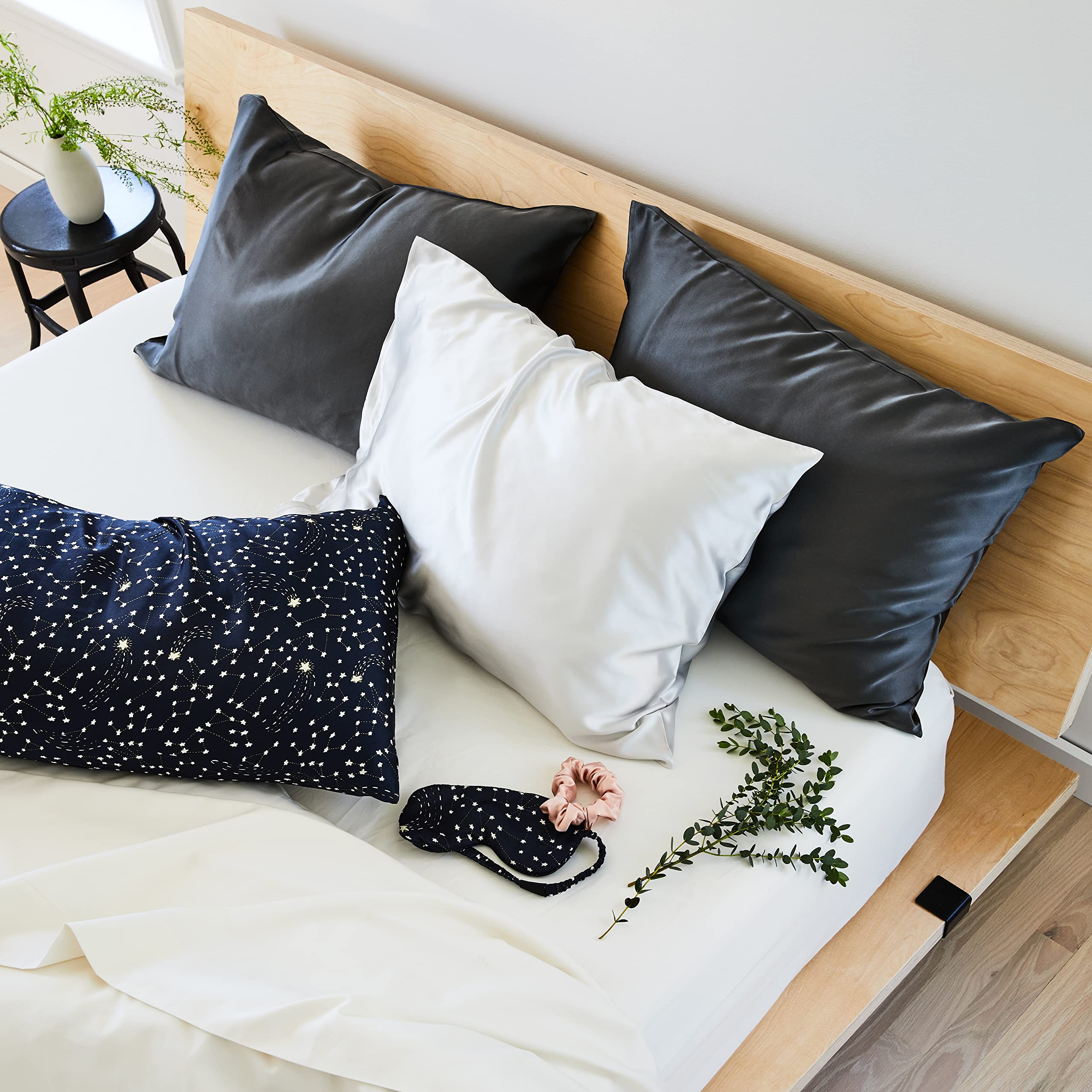 Brooklinen 100% Mulberry Silk Pillowcase - Standard Size (19x26 inches) - Carbon Grey - Hypoallergenic & Temperature Regulating for Better Skin & Hair Care | Perfect for Side Sleepers & Hot Sleepers
